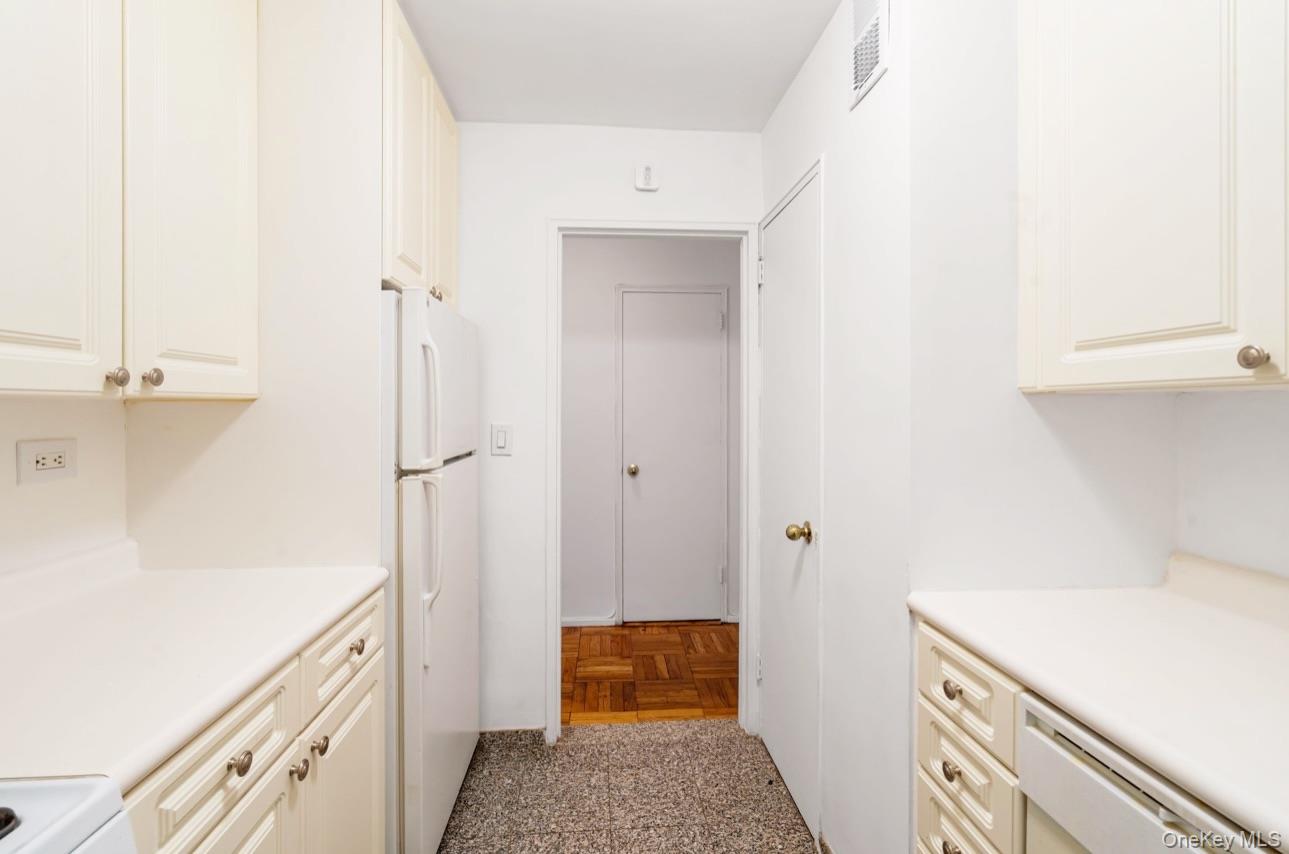 420 E 64th Street, Unit W8F photo 8