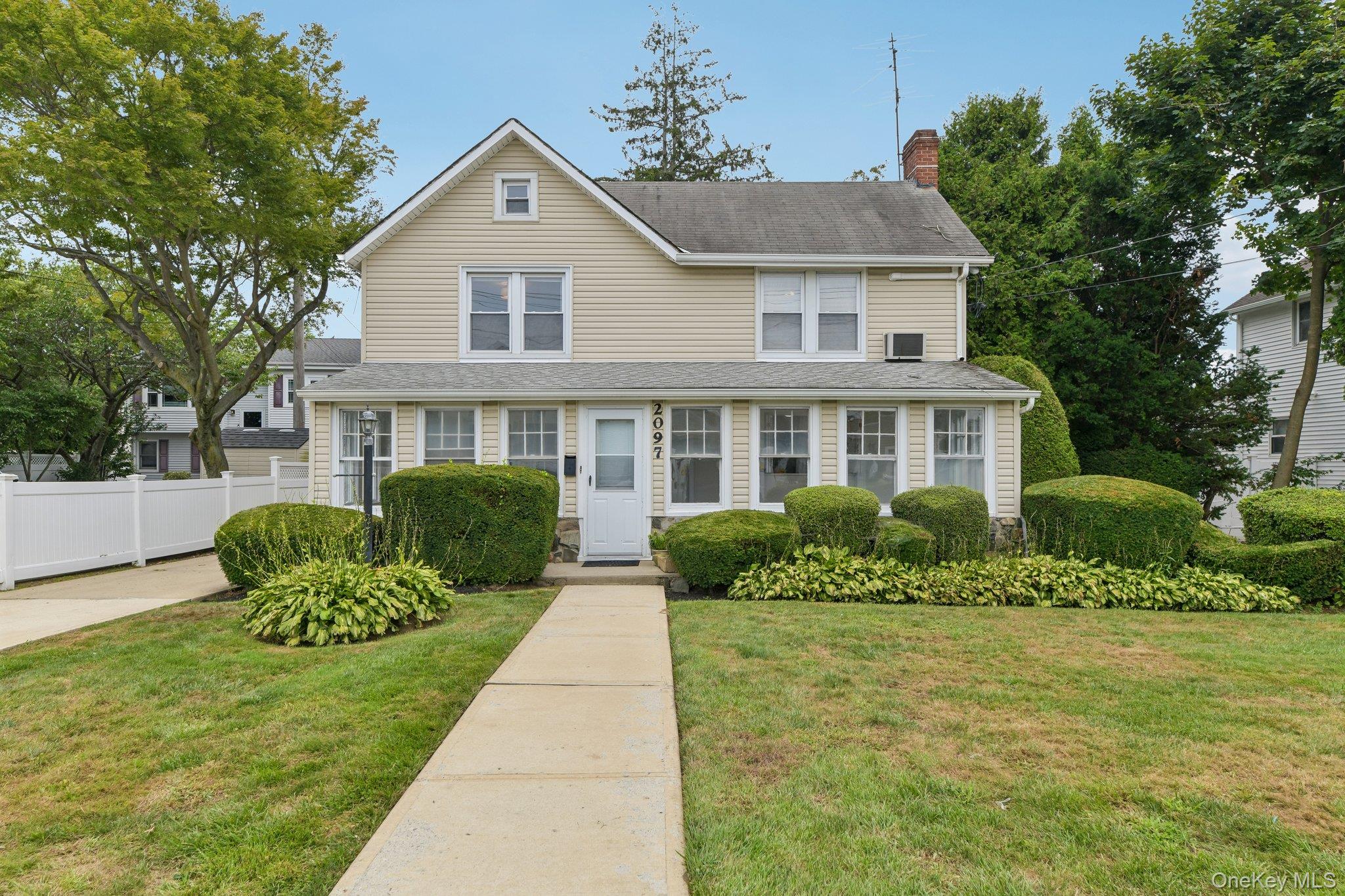 2097 Washington Avenue – For Sale photo 2