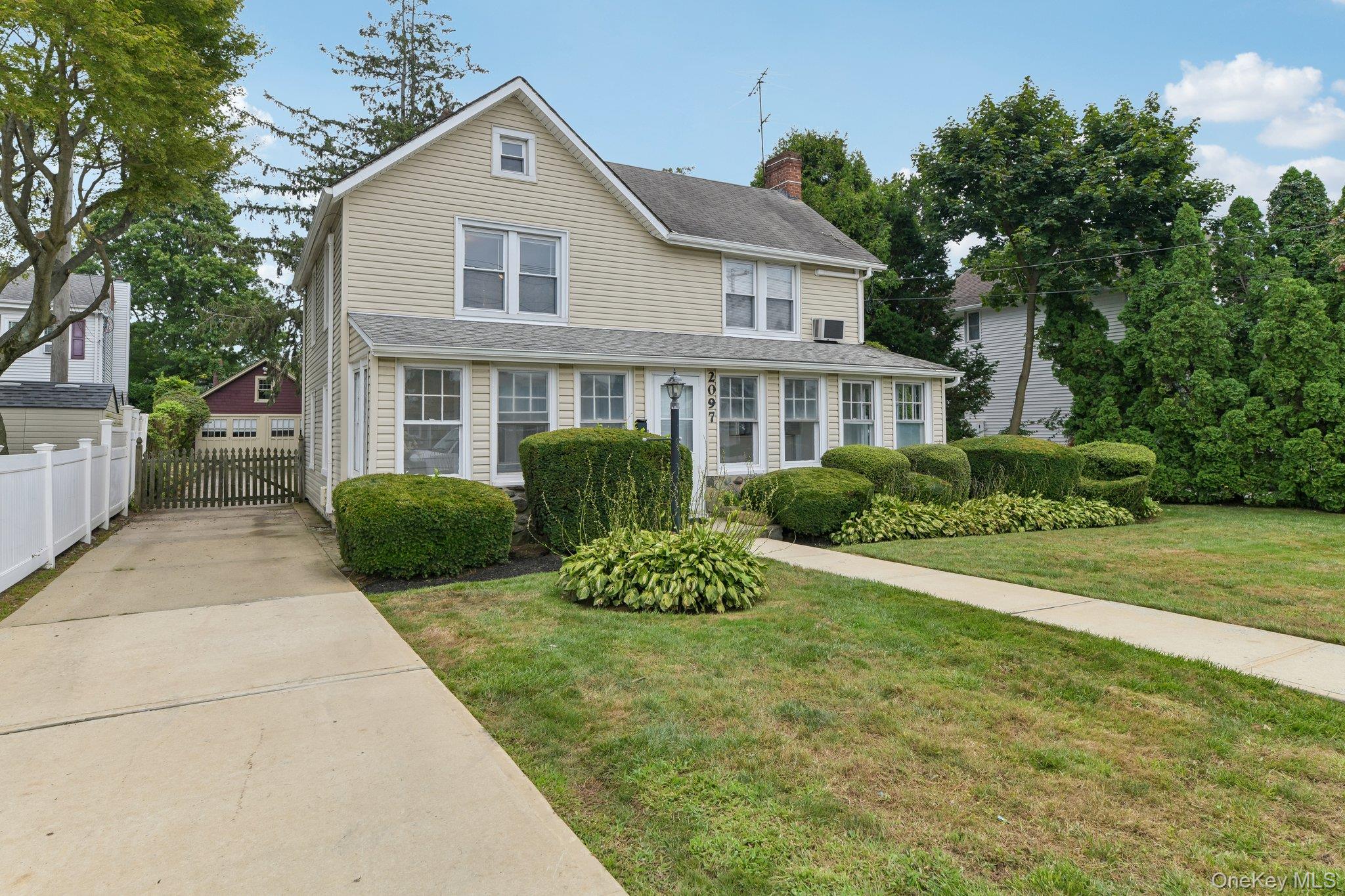 2097 Washington Avenue – For Sale photo 3