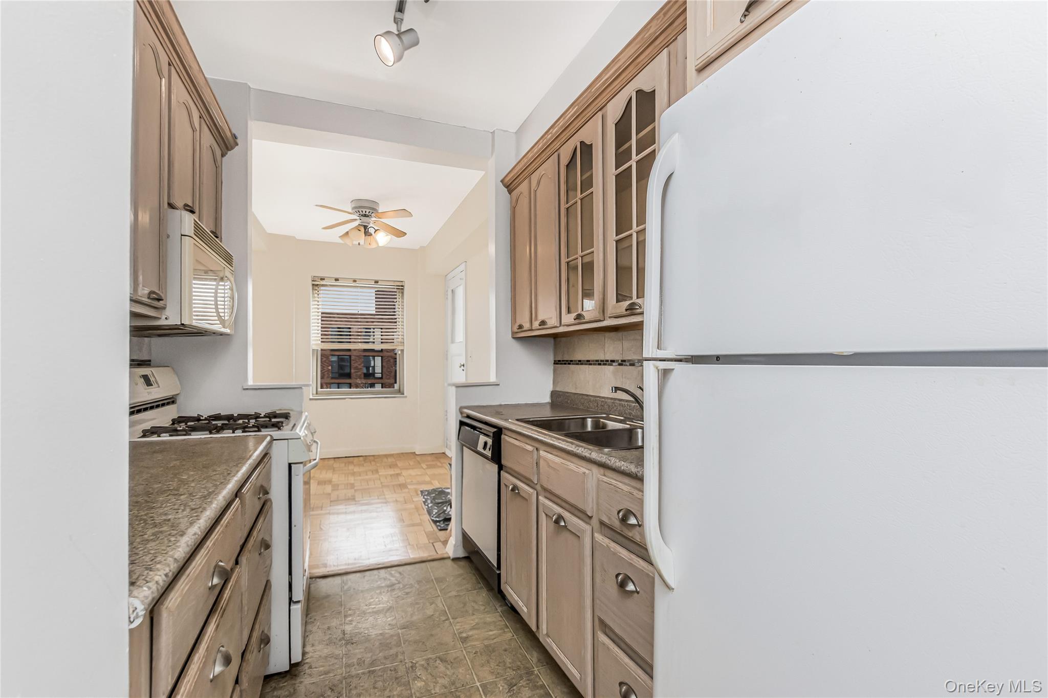 3515 Henry Hudson Parkway, Unit 5G photo 4