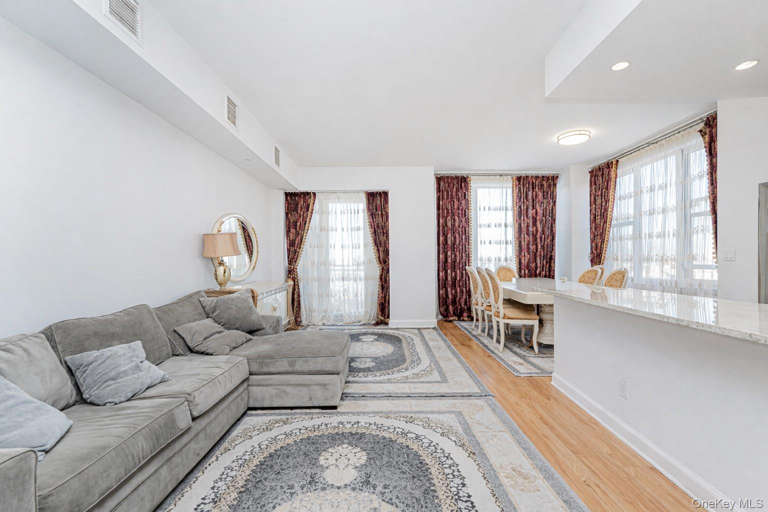 50 Oceana Drive W, Unit 8D photo 5