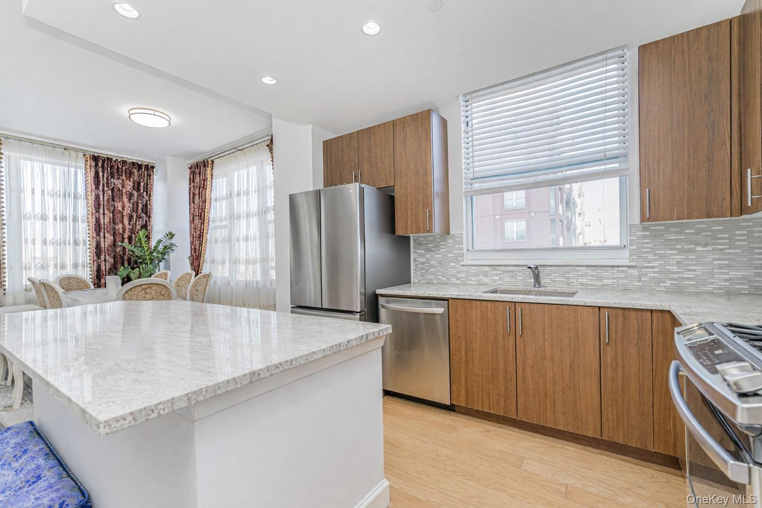50 Oceana Drive W, Unit 8D photo 2