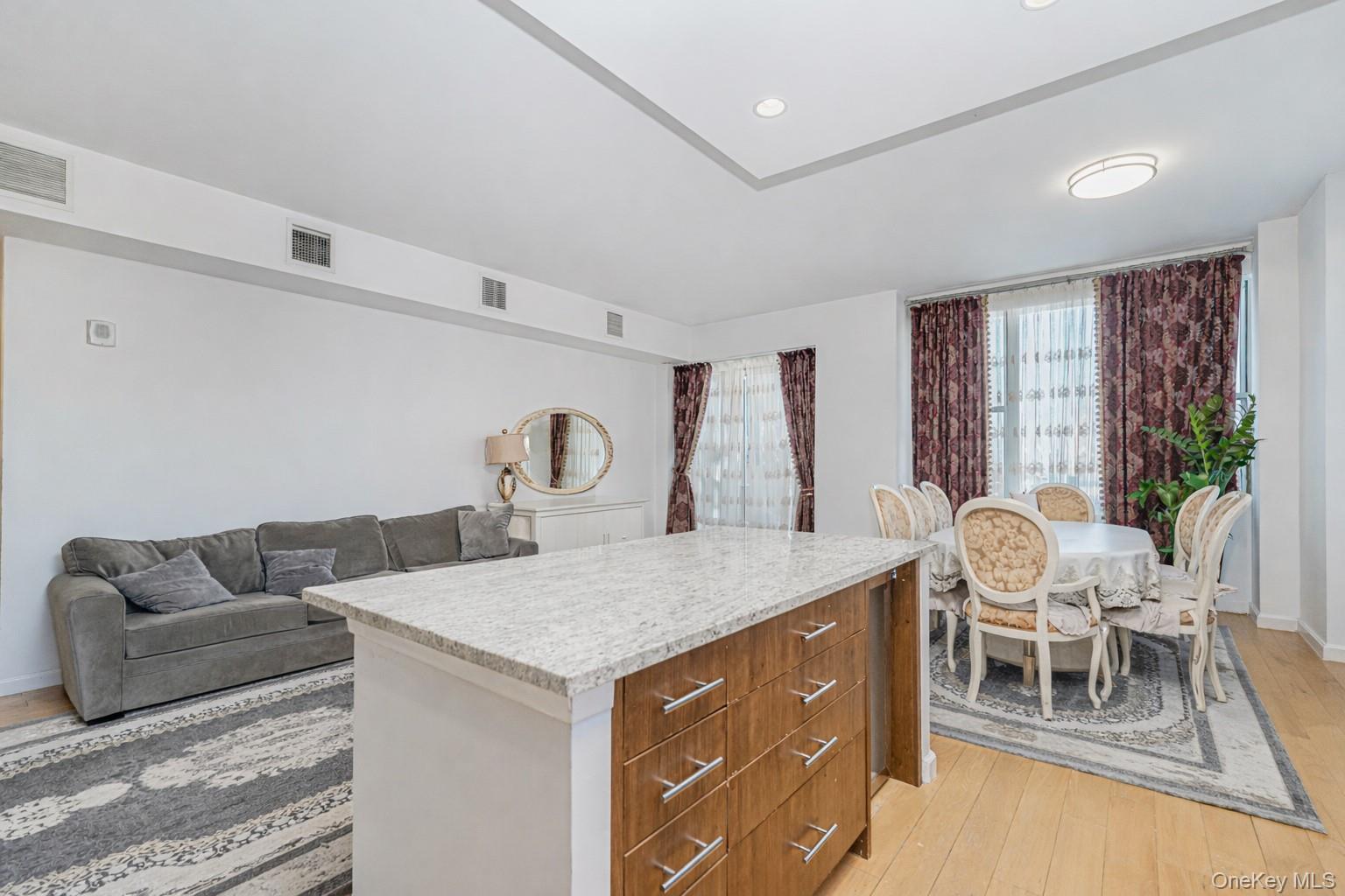 50 Oceana Drive W, Unit 8D photo 3