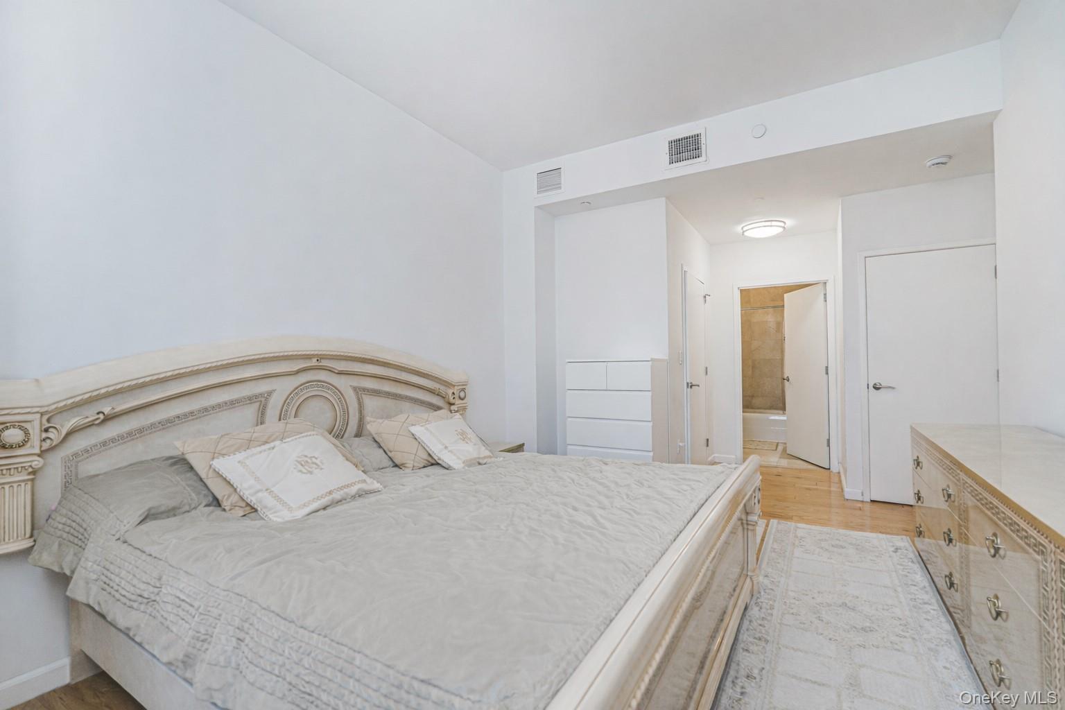 50 Oceana Drive W, Unit 8D photo 9