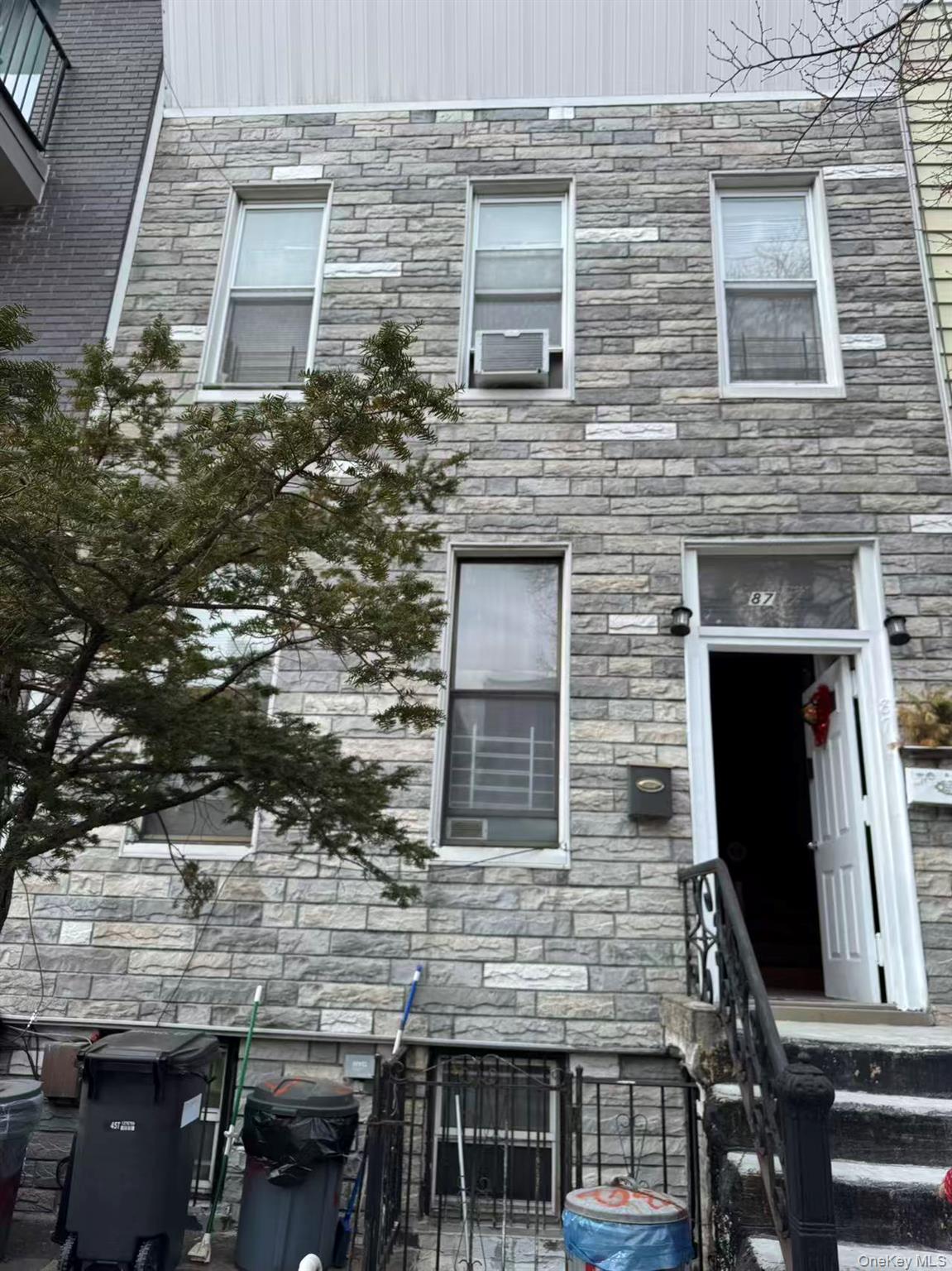 87 Stanhope Street – For Sale photo 2