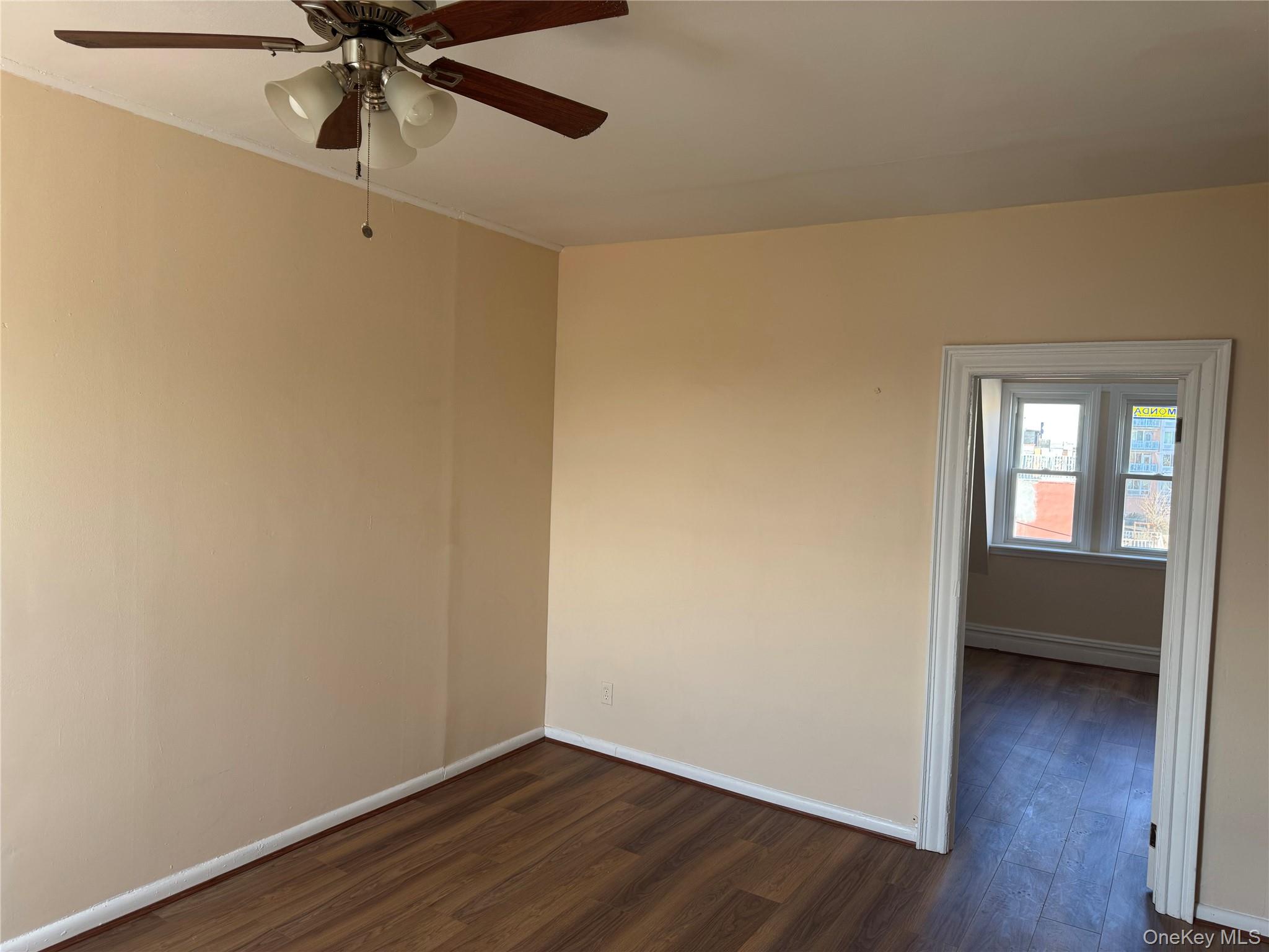 776 Hewitt – For Sale photo 3