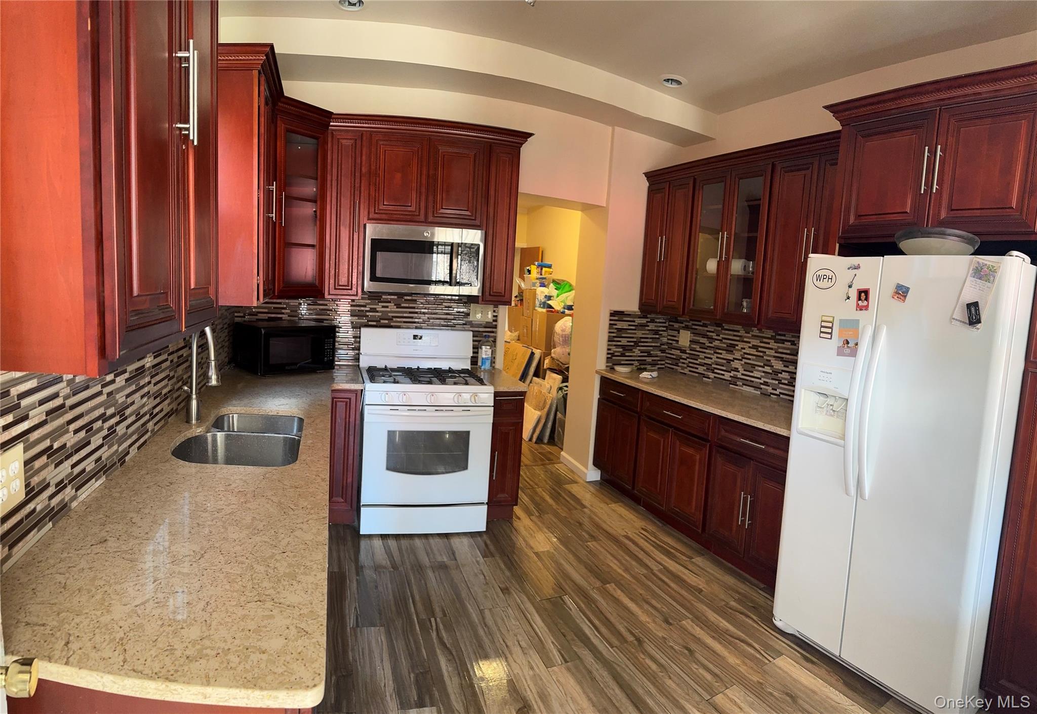 776 Hewitt – For Sale photo 12