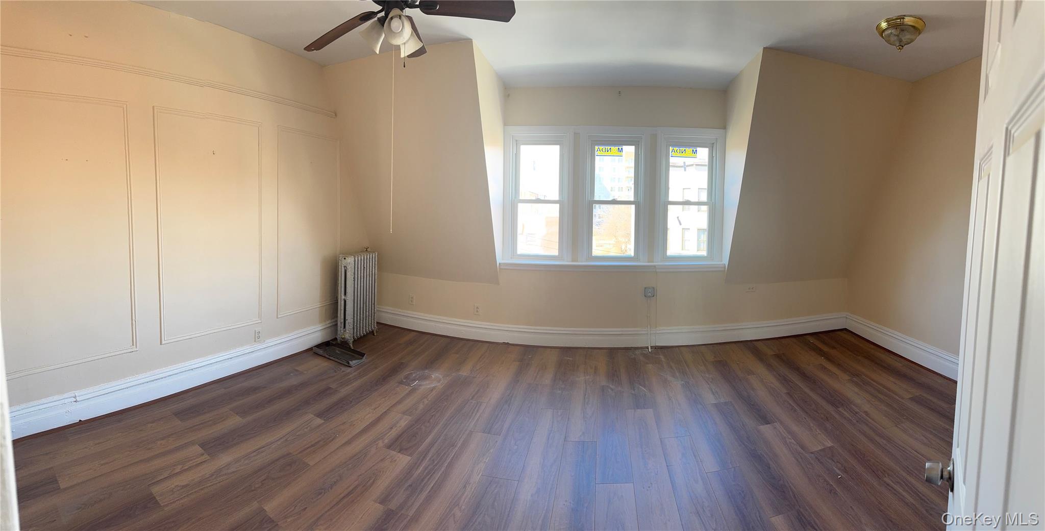776 Hewitt – For Sale photo 2
