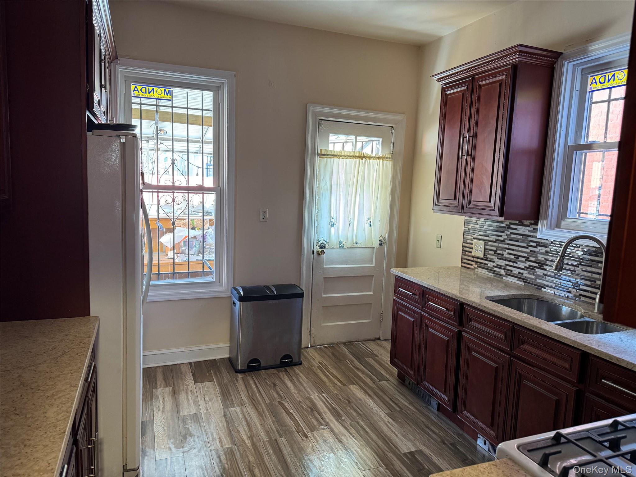 776 Hewitt – For Sale photo 11