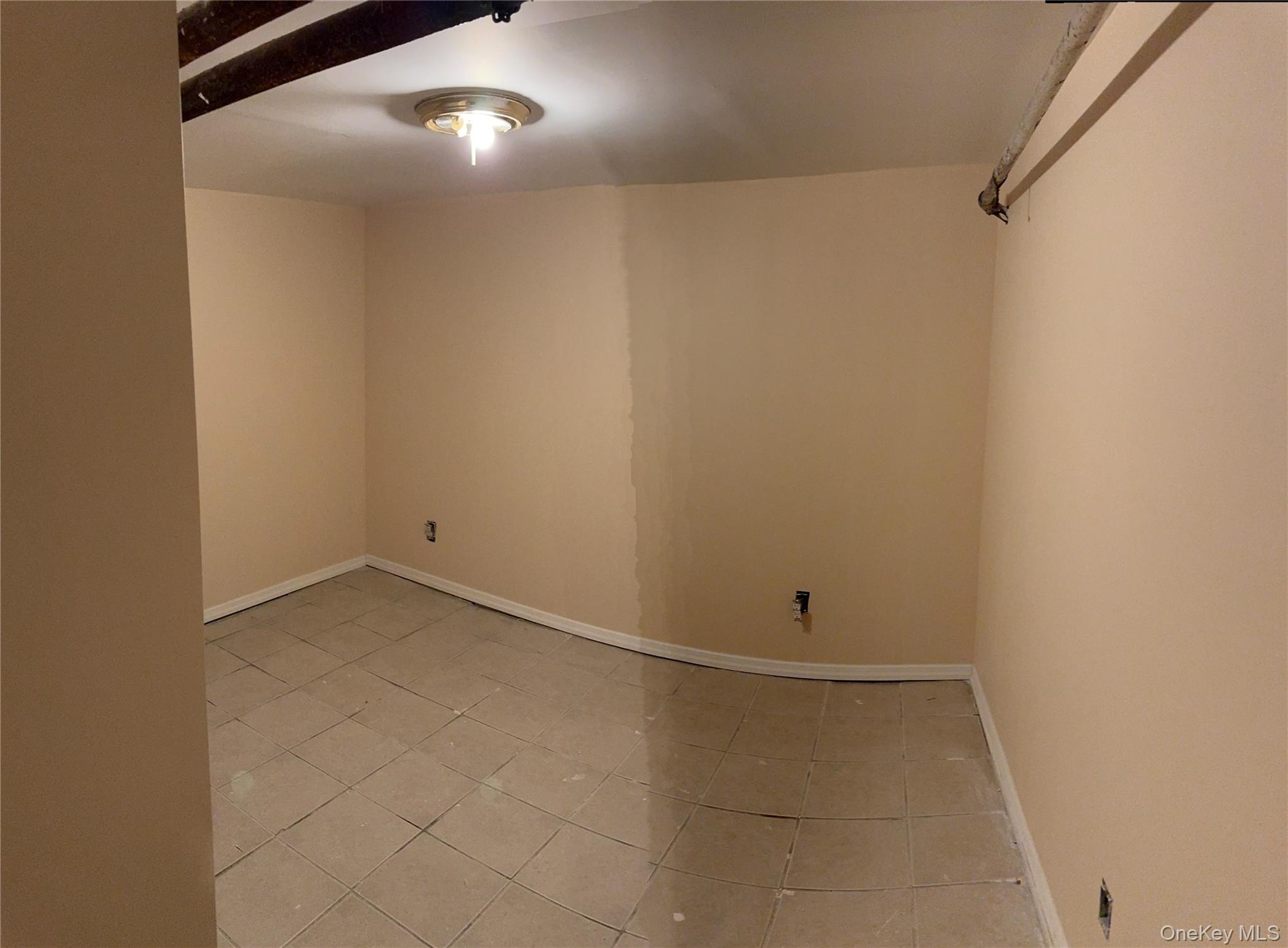 776 Hewitt – For Sale photo 17