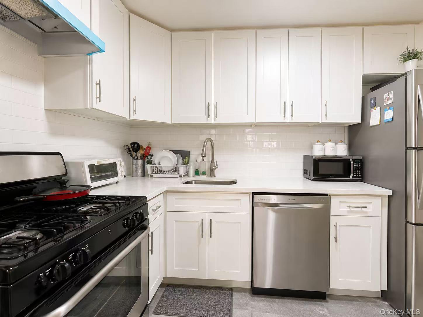 138-35 Elder Avenue, Unit 9C photo 11
