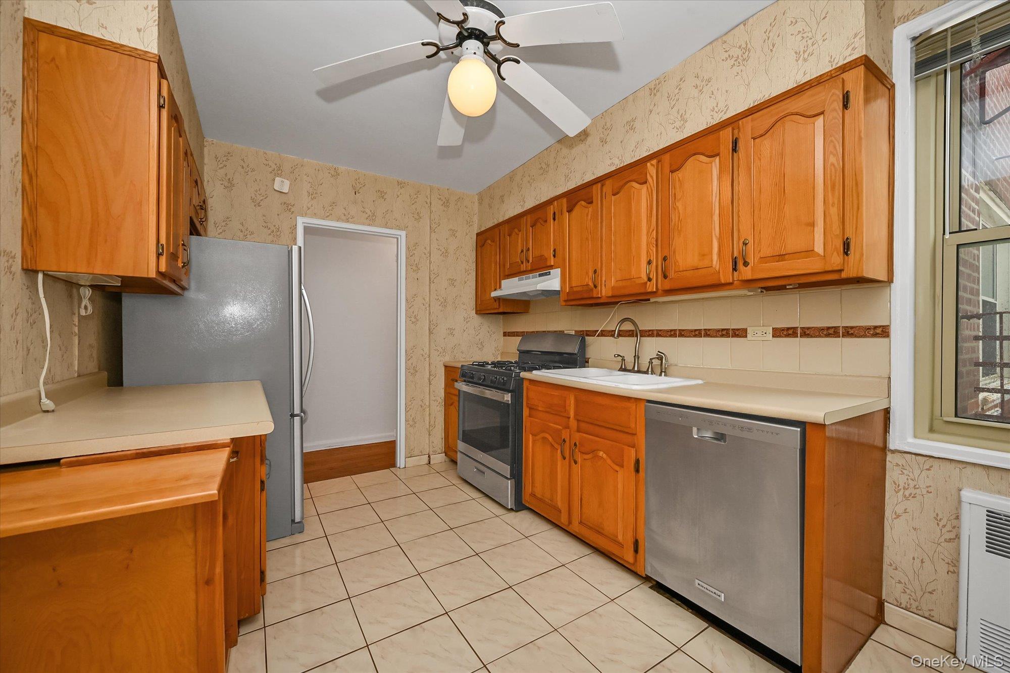 23-25 Bell Boulevard, Unit 6J photo 5