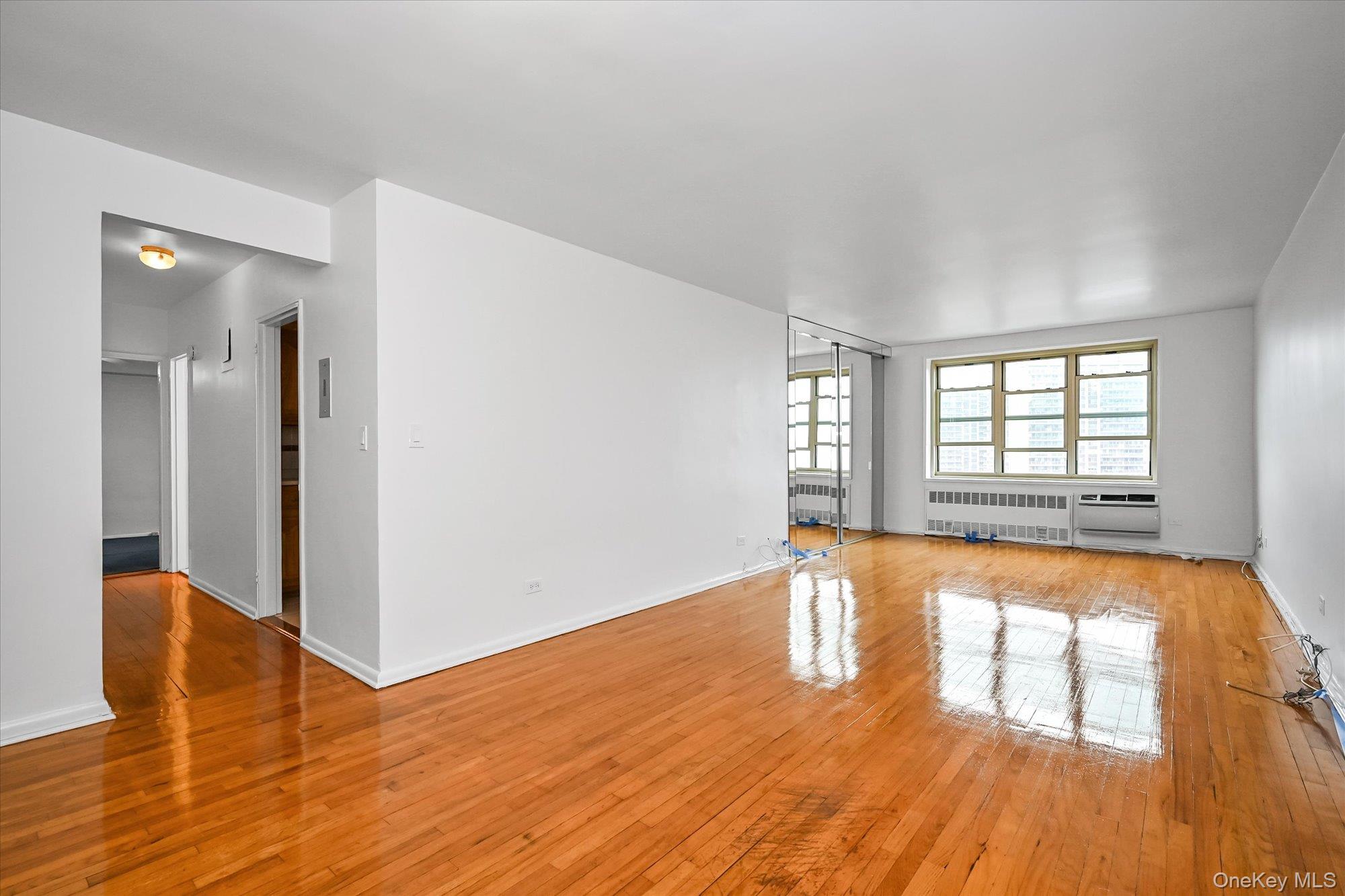 23-25 Bell Boulevard, Unit 6J photo 4