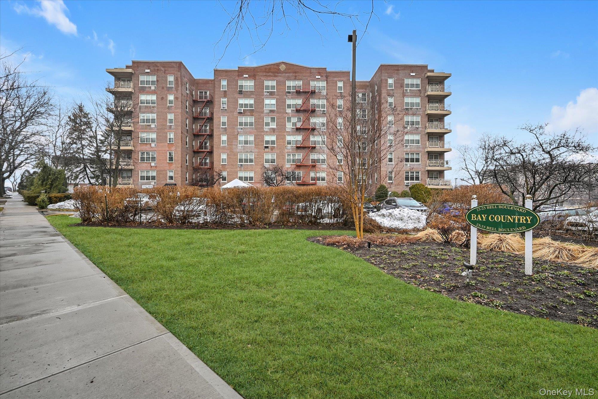 23-25 Bell Boulevard, Unit 6J