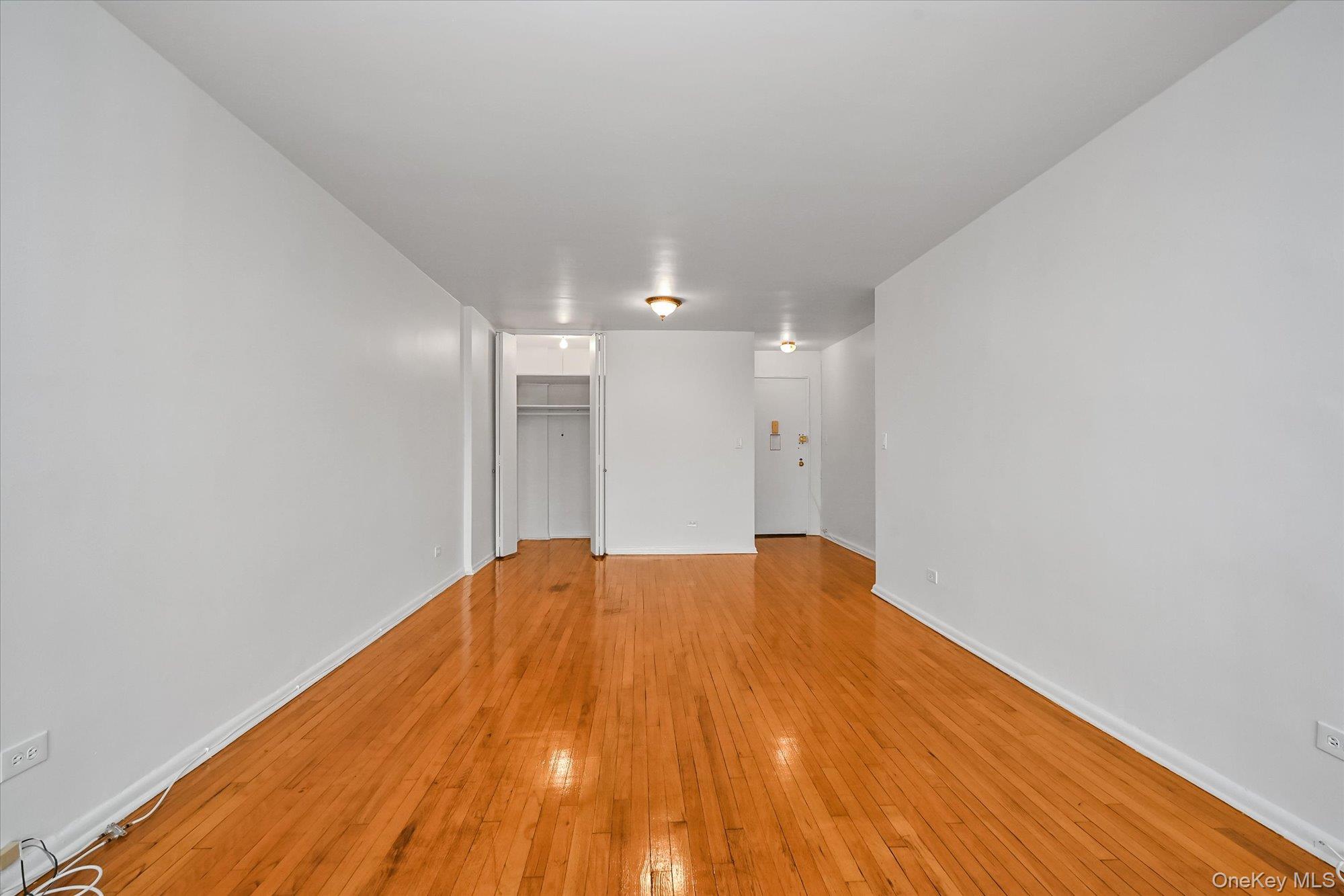 23-25 Bell Boulevard, Unit 6J photo 2