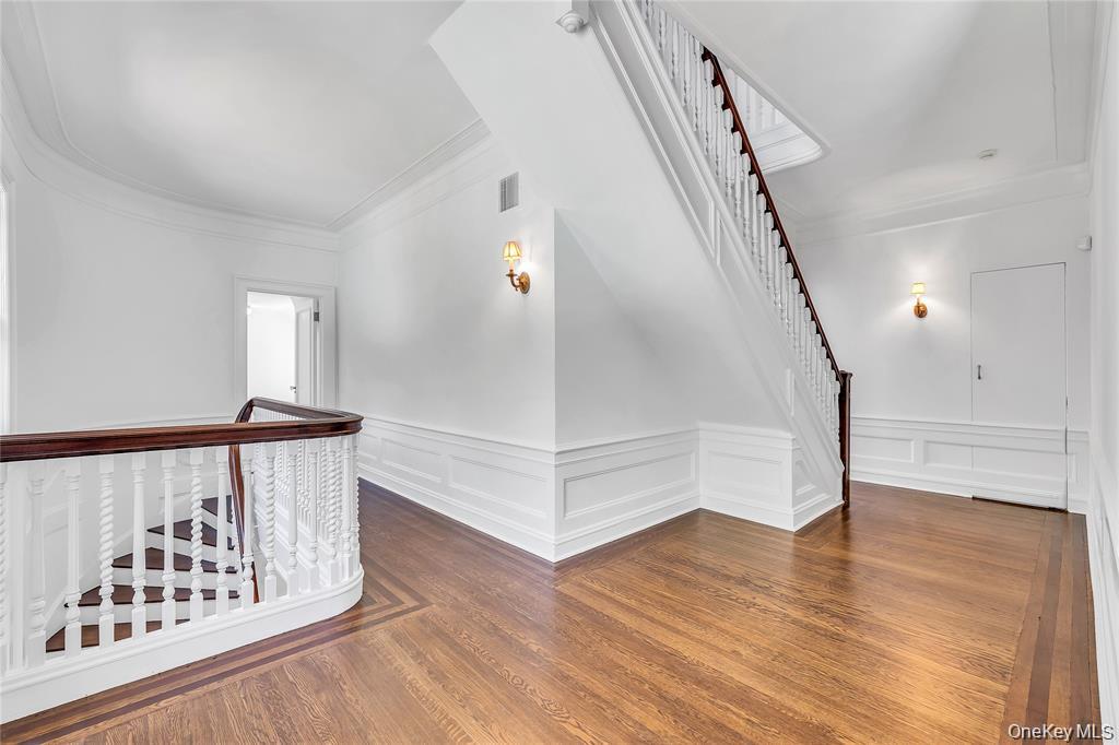 158 E Shore Road – For Sale photo 32