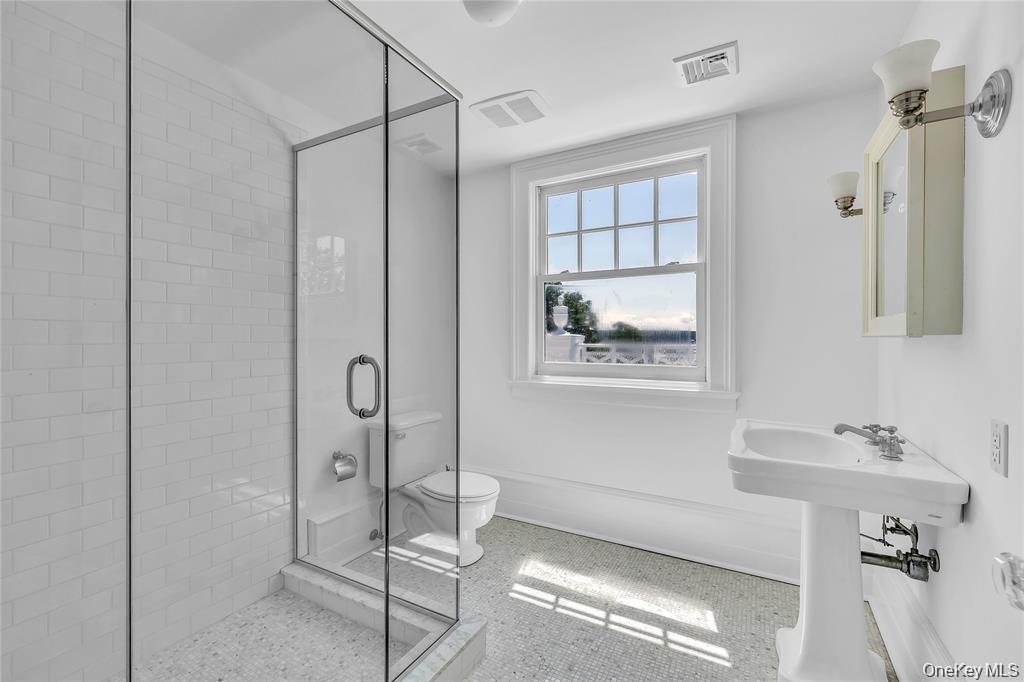 158 E Shore Road – For Sale photo 42