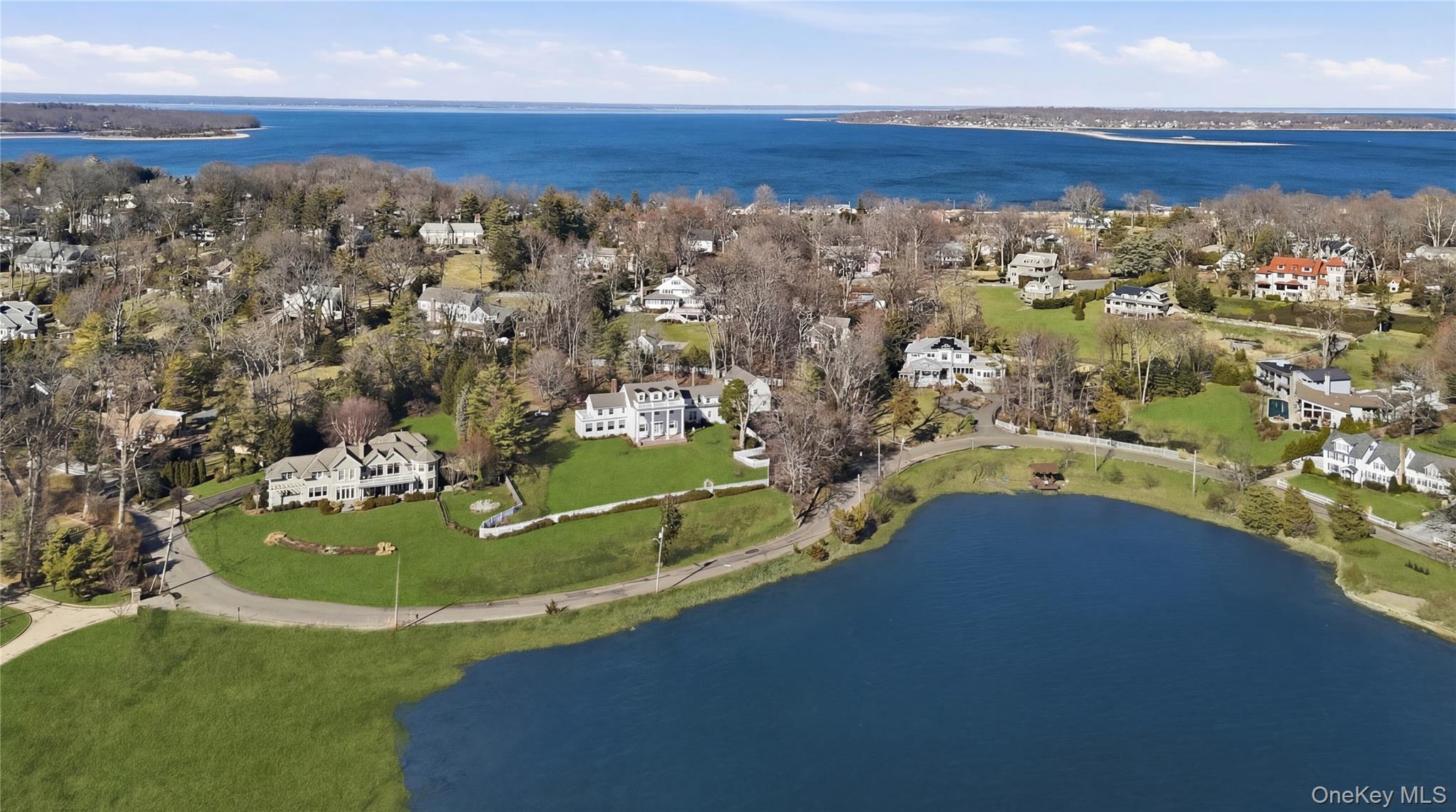 158 E Shore Road – For Sale photo 10