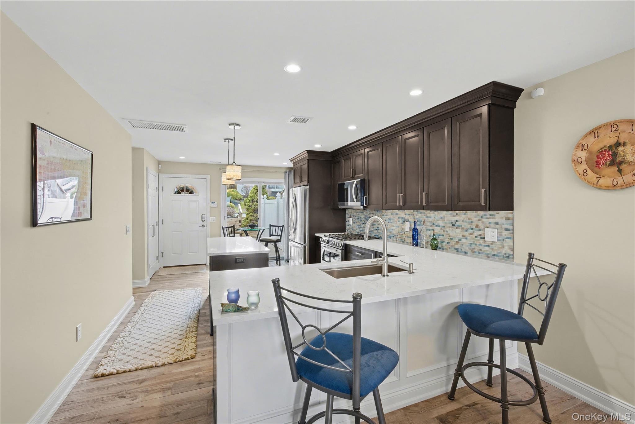 805 Bluffs Drive N, Unit 805 photo 6