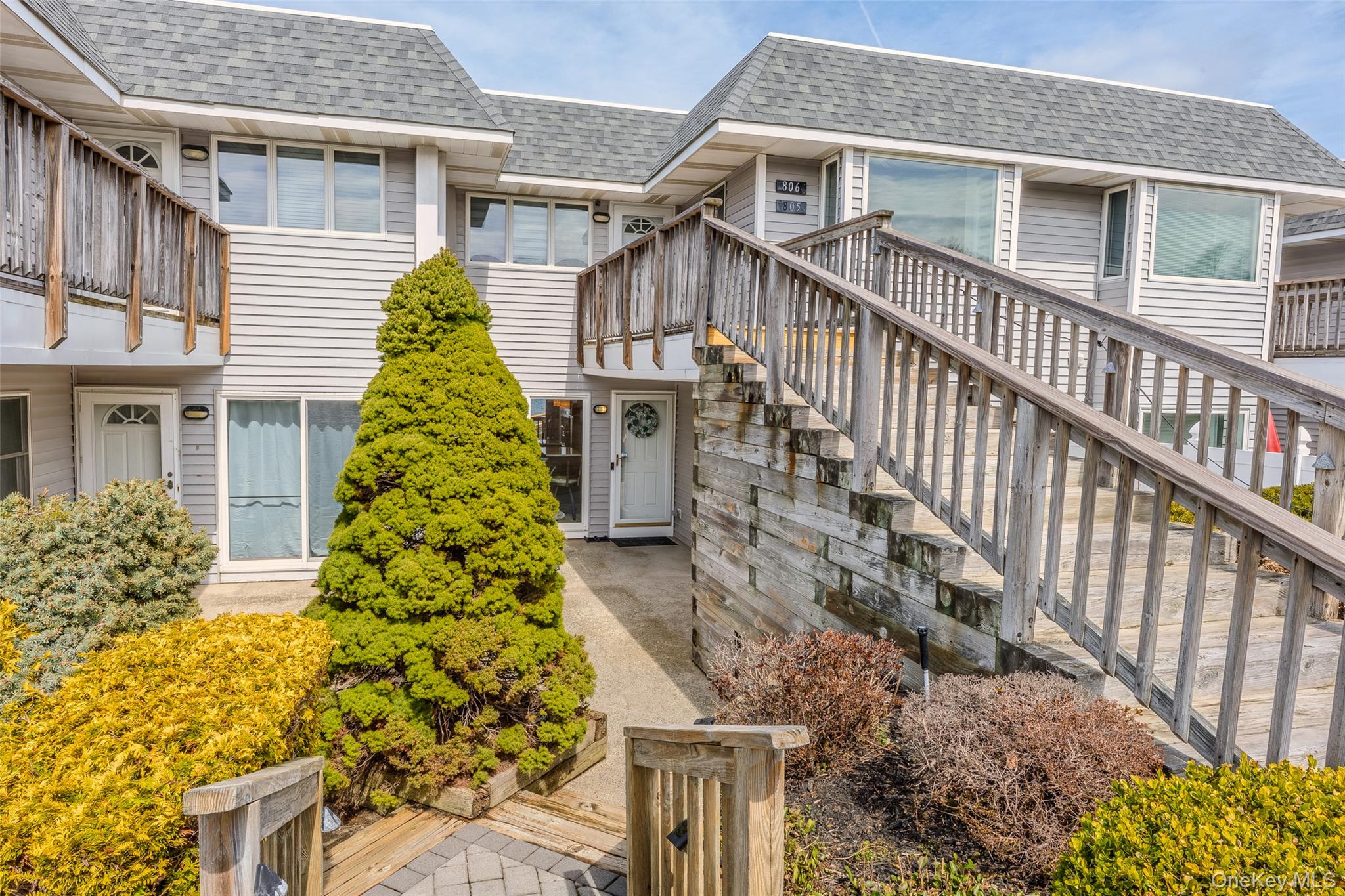 805 Bluffs Drive N, Unit 805 photo 4
