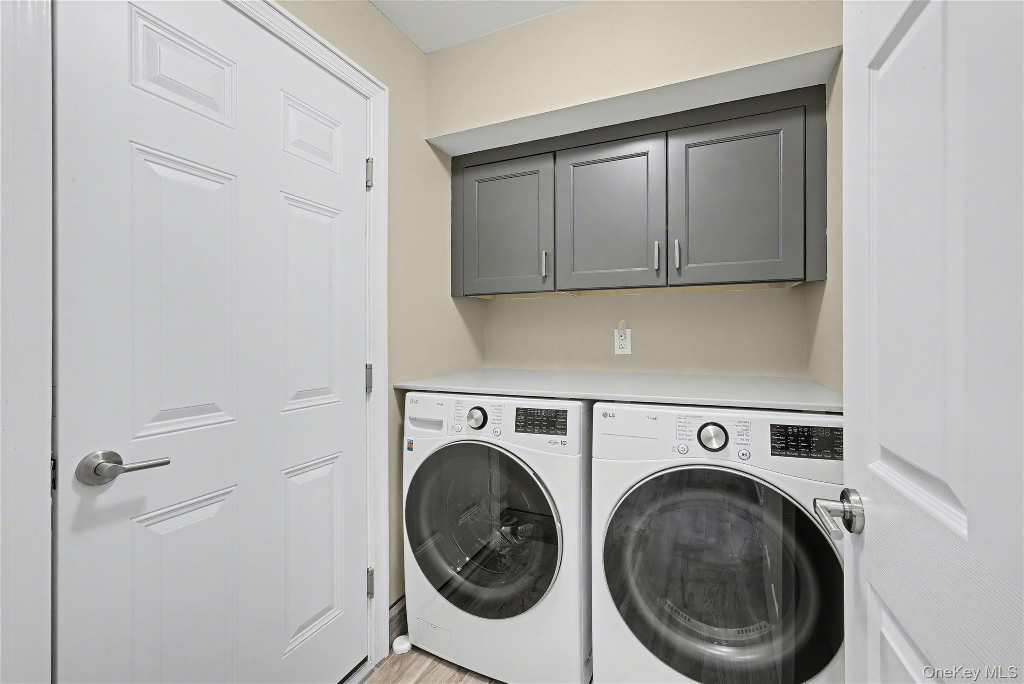 805 Bluffs Drive N, Unit 805 photo 22