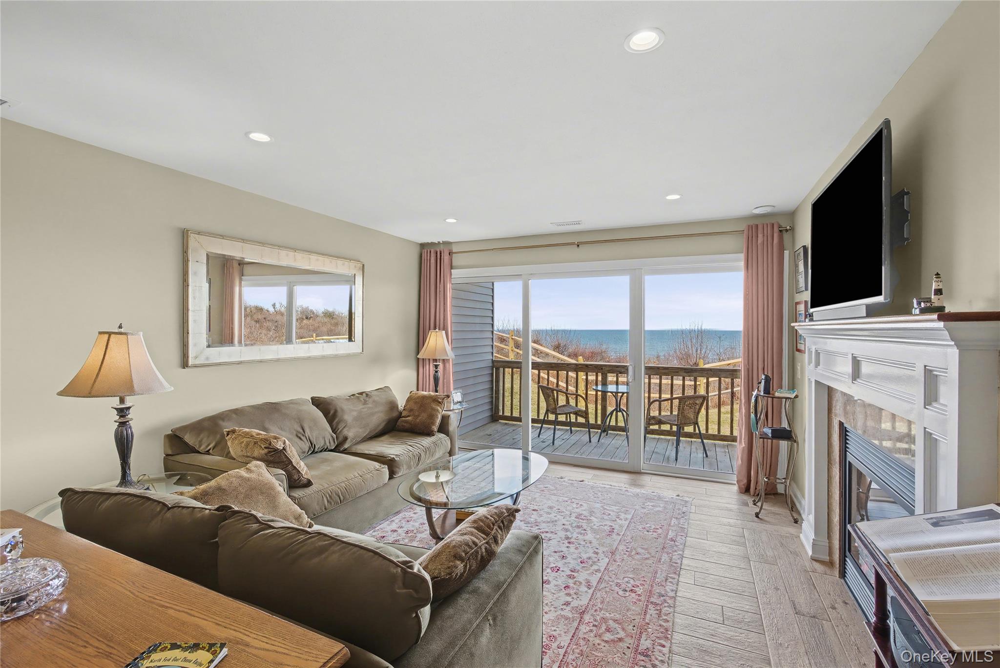 805 Bluffs Drive N, Unit 805 photo 13