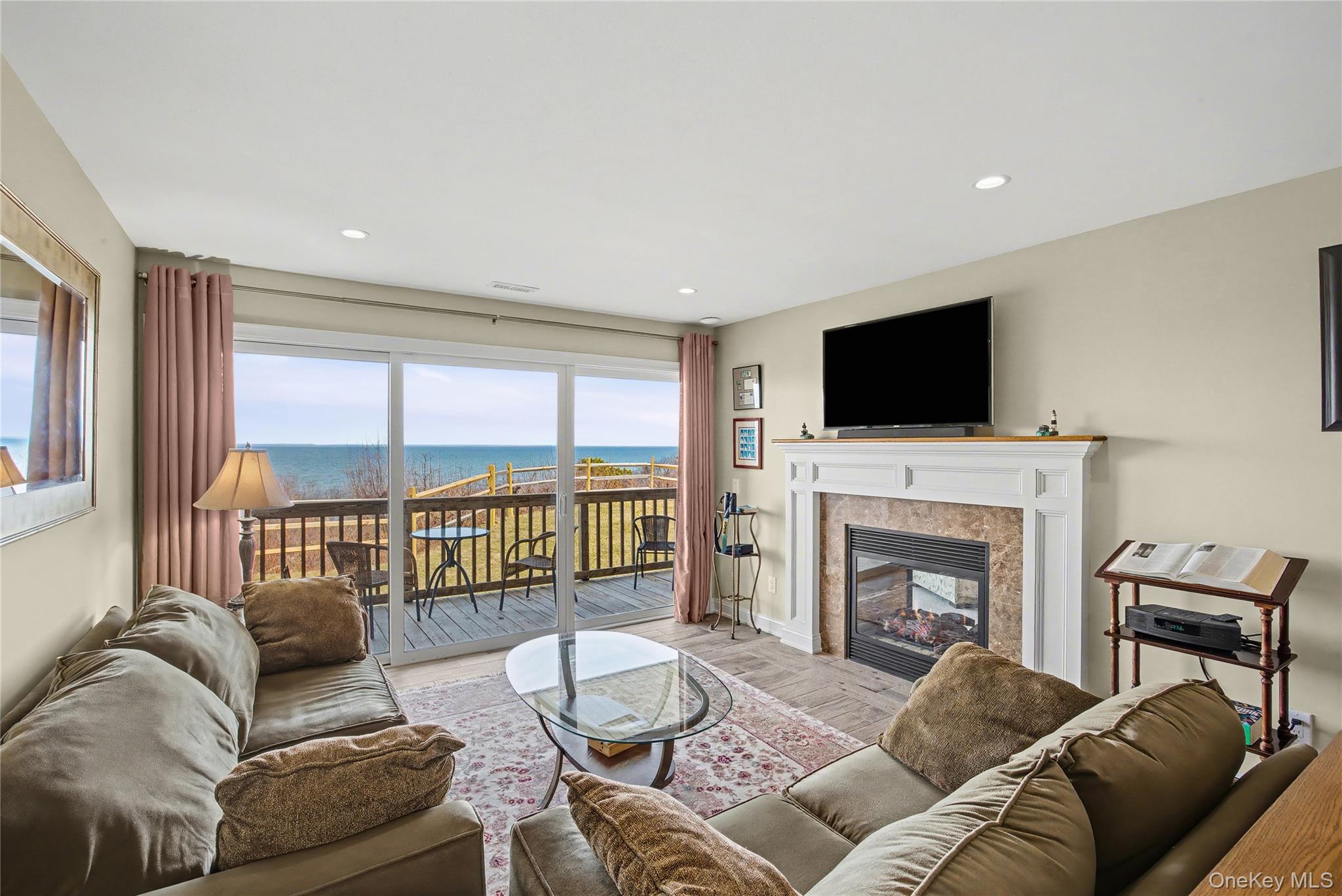 805 Bluffs Drive N, Unit 805 photo 12