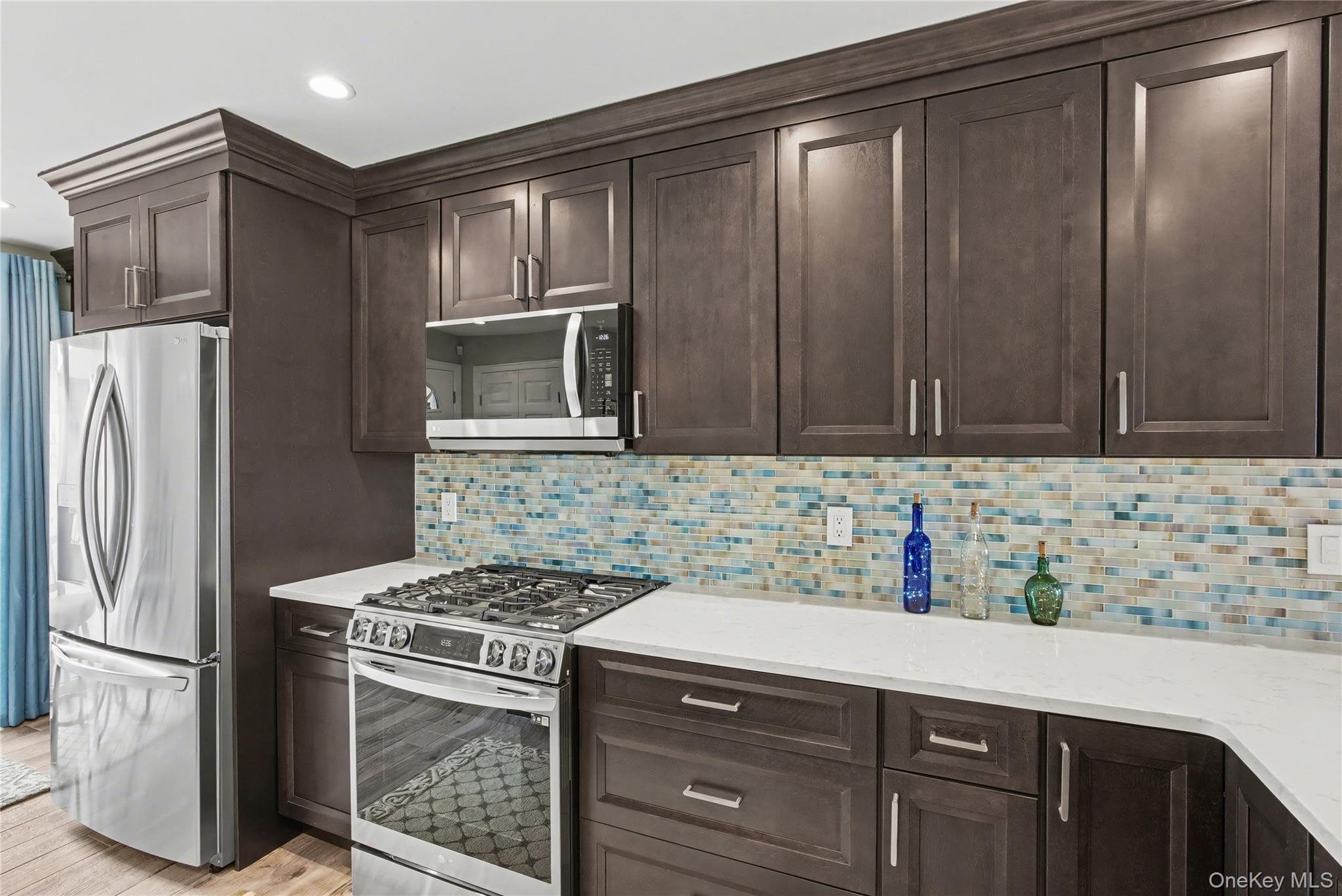 805 Bluffs Drive N, Unit 805 photo 8