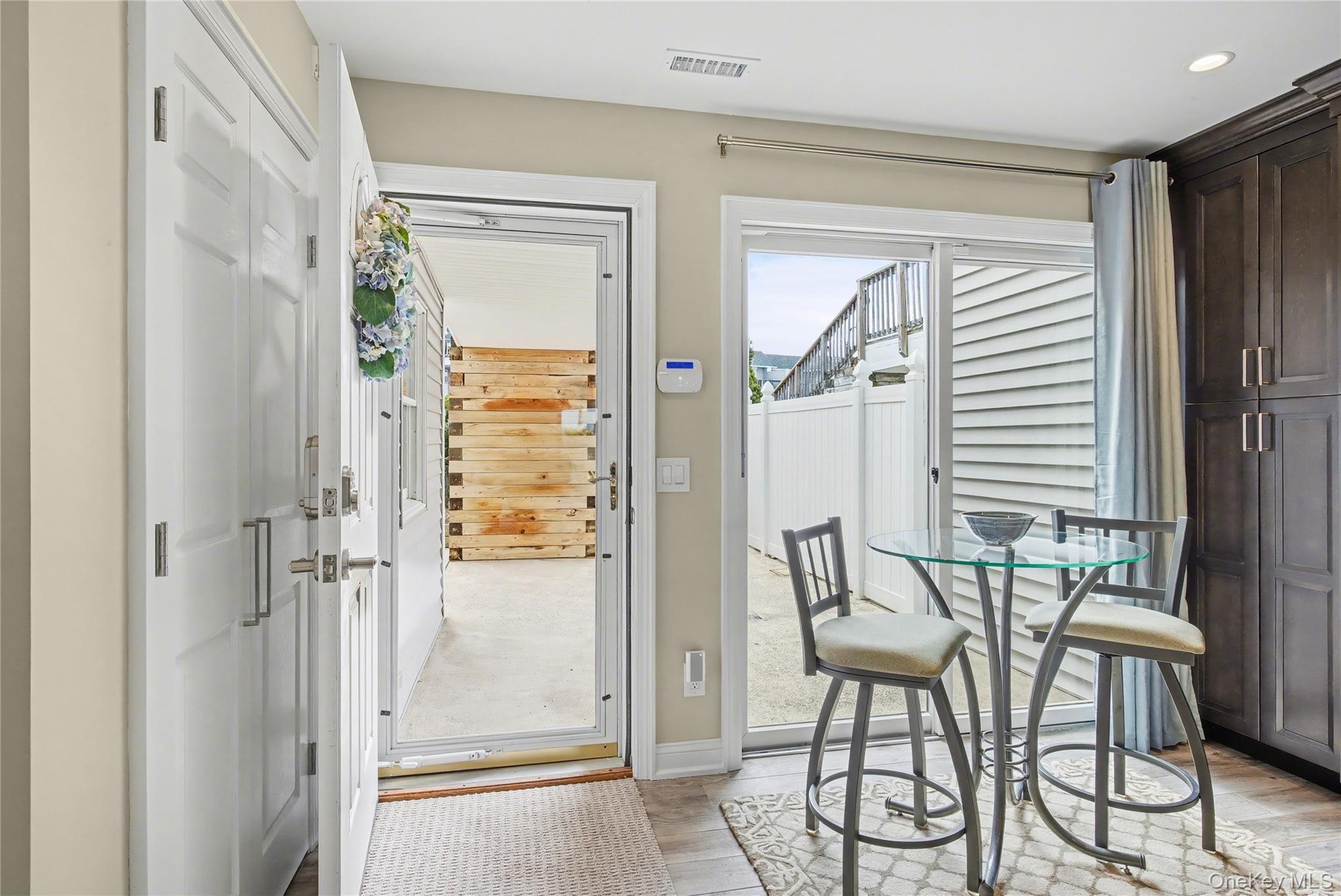805 Bluffs Drive N, Unit 805 photo 5