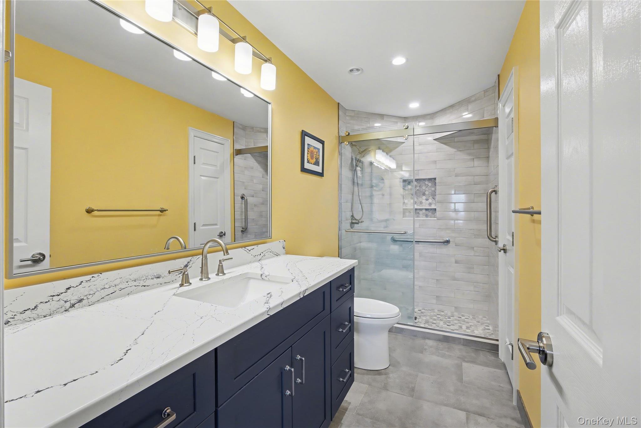 805 Bluffs Drive N, Unit 805 photo 17
