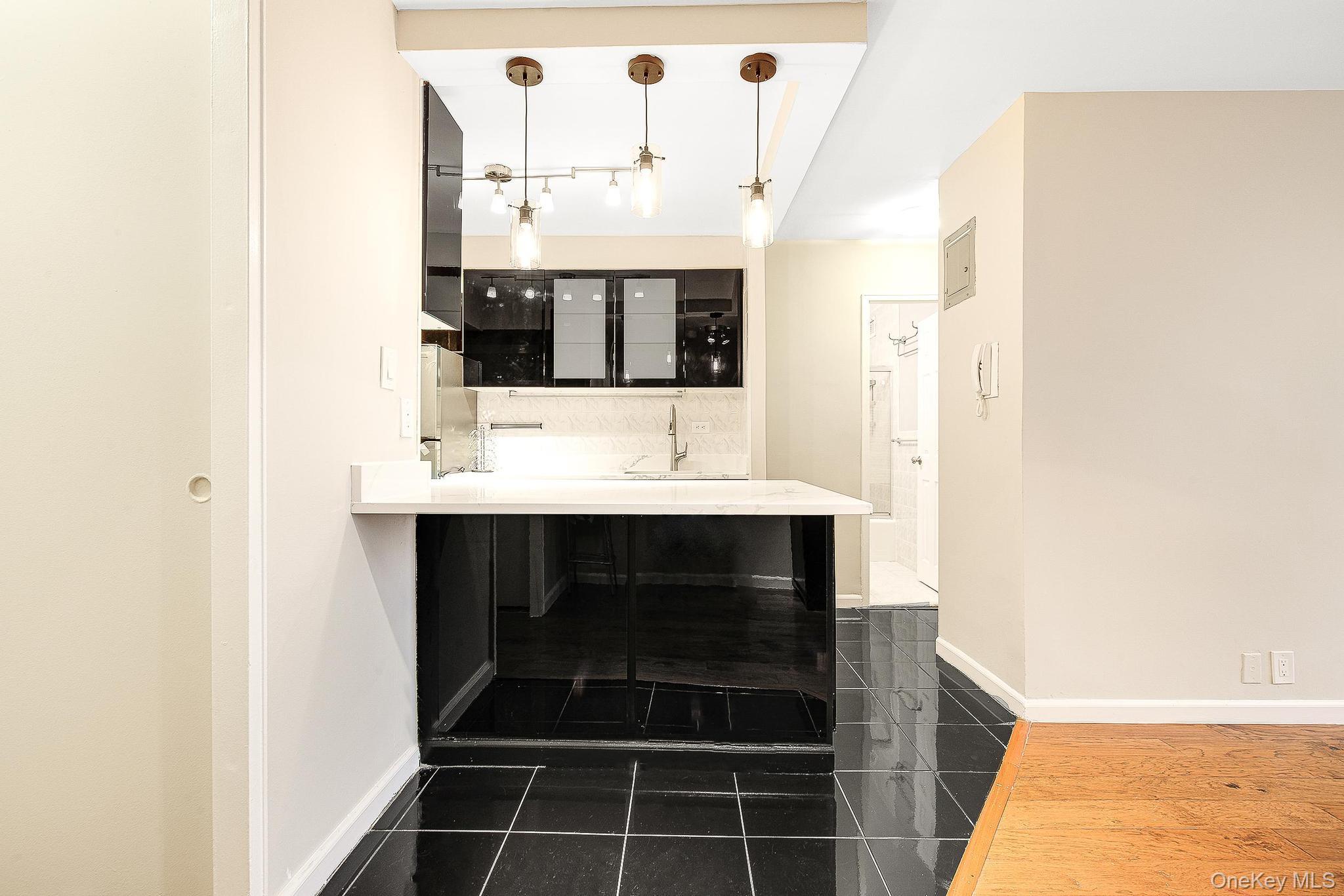 70-25 Yellowstone Boulevard, Unit 14O photo 10