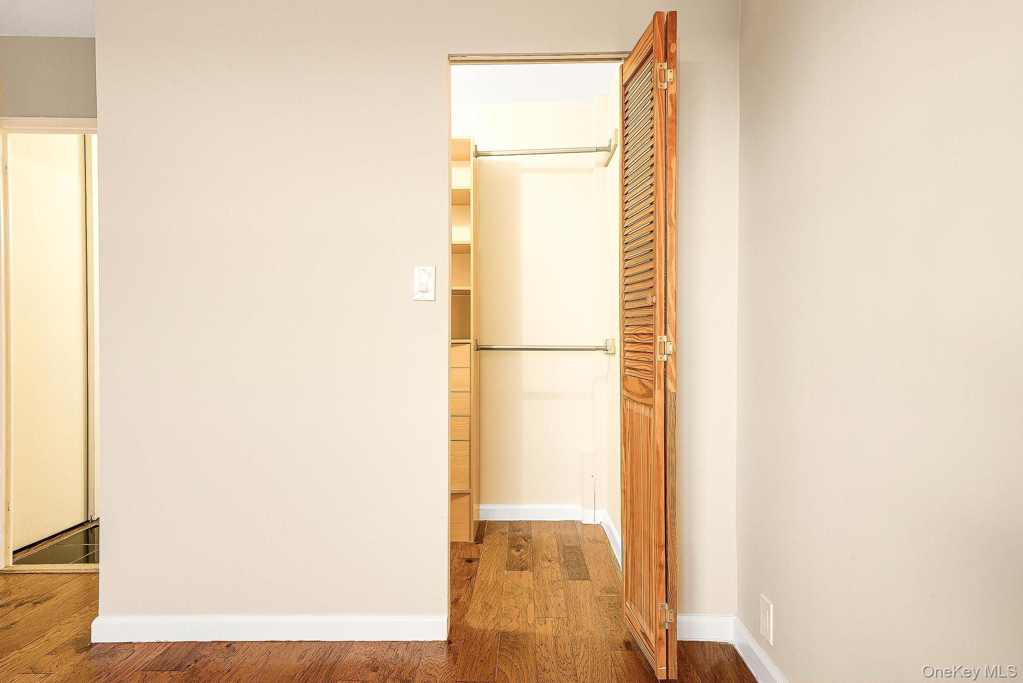 70-25 Yellowstone Boulevard, Unit 14O photo 2