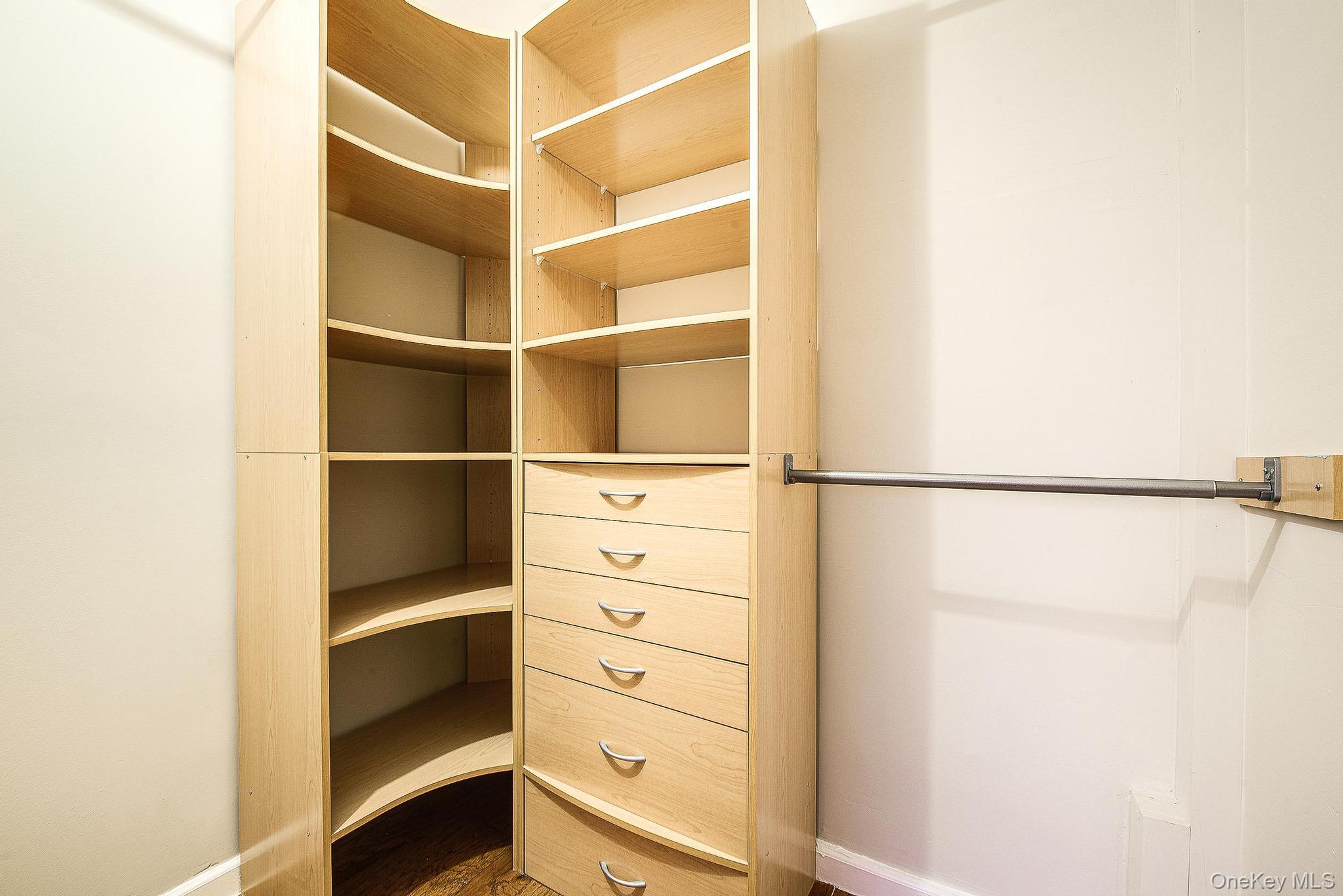 70-25 Yellowstone Boulevard, Unit 14O photo 3