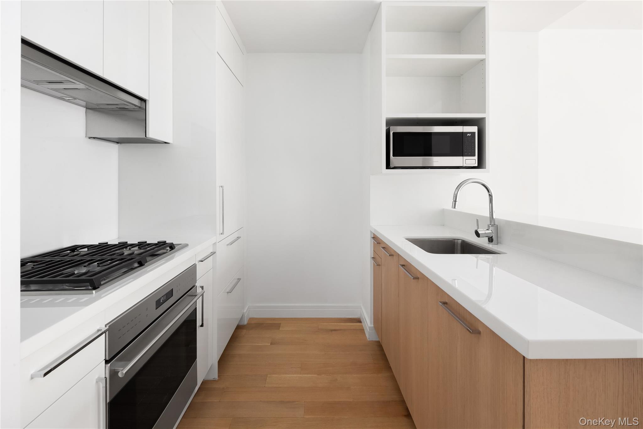 230 E 20th Street, Unit Apt 52 photo 3