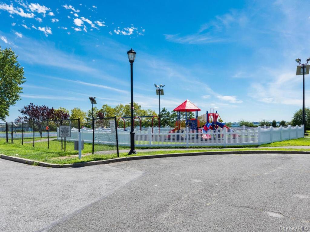 210 Sunset Boulevard – For Sale photo 20