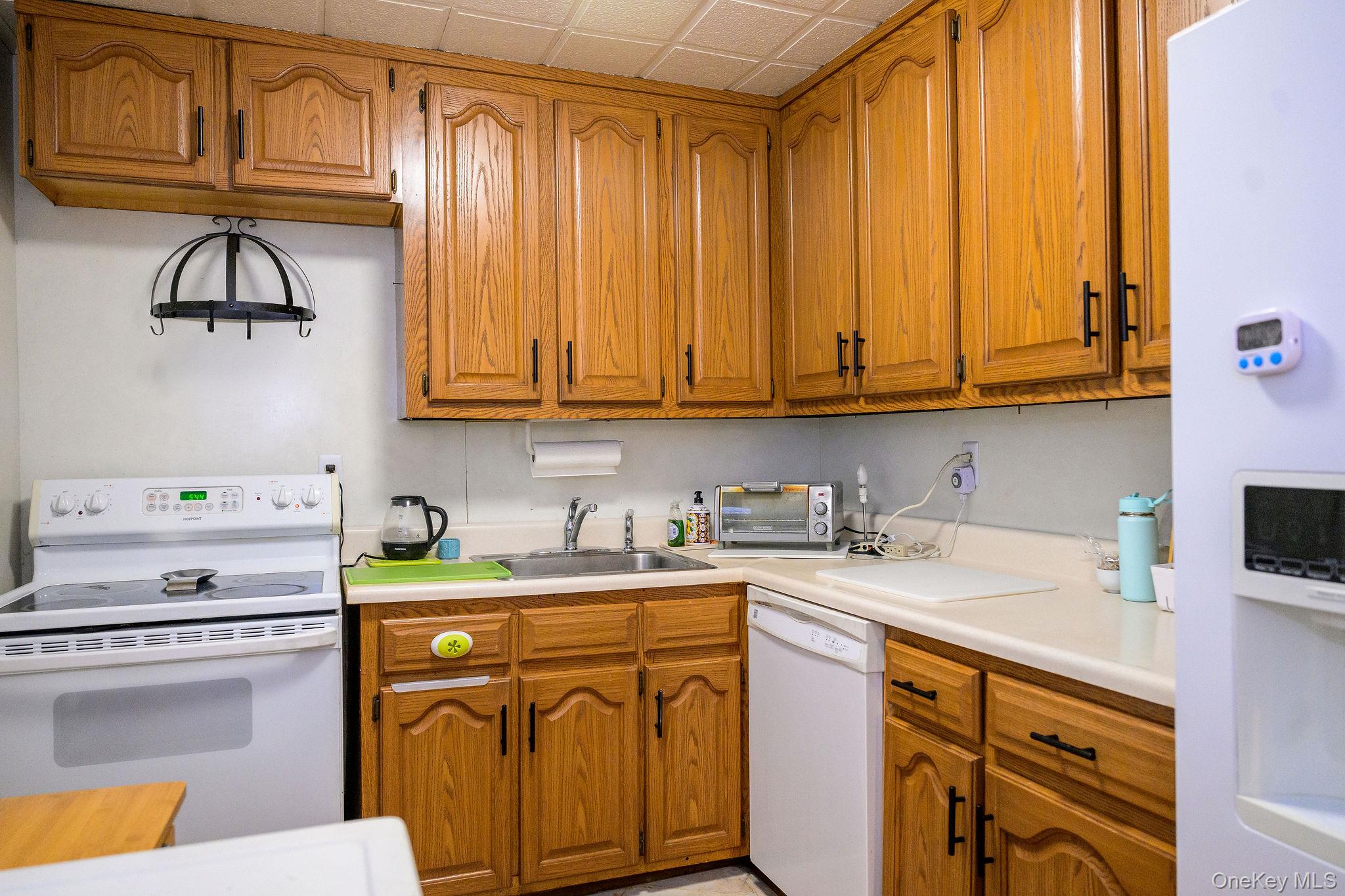 155 Charter Circle, Unit 155 photo 6