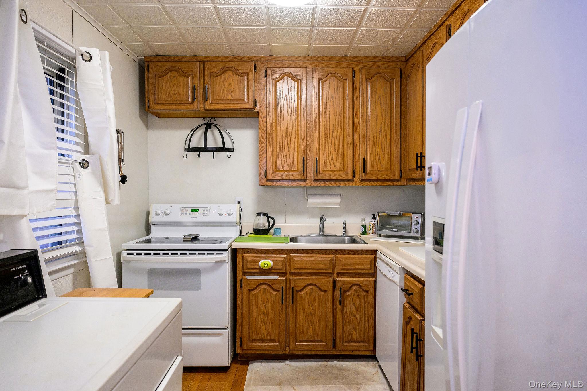 155 Charter Circle, Unit 155 photo 5