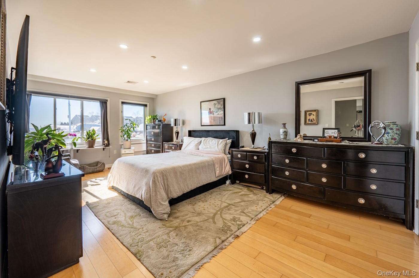 1490 Outlook Avenue, Unit 1G photo 9