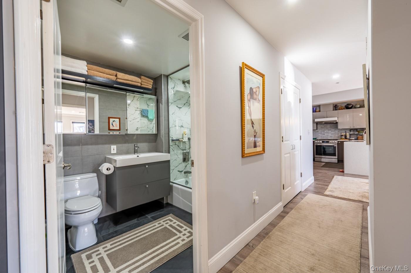 1490 Outlook Avenue, Unit 1G photo 14