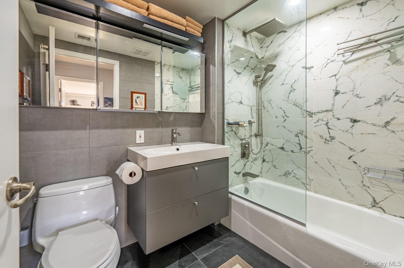 1490 Outlook Avenue, Unit 1G photo 13