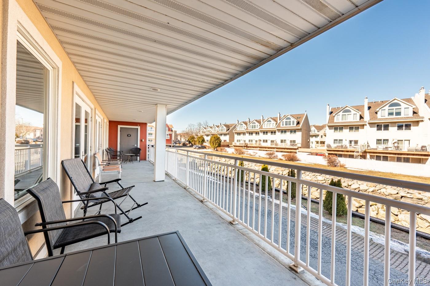 1490 Outlook Avenue, Unit 1G photo 23