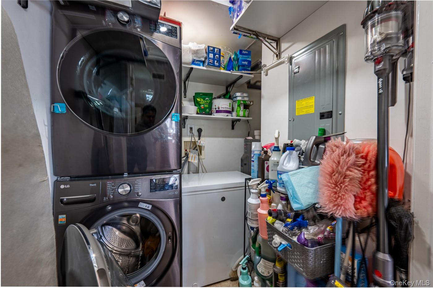 1490 Outlook Avenue, Unit 1G photo 17