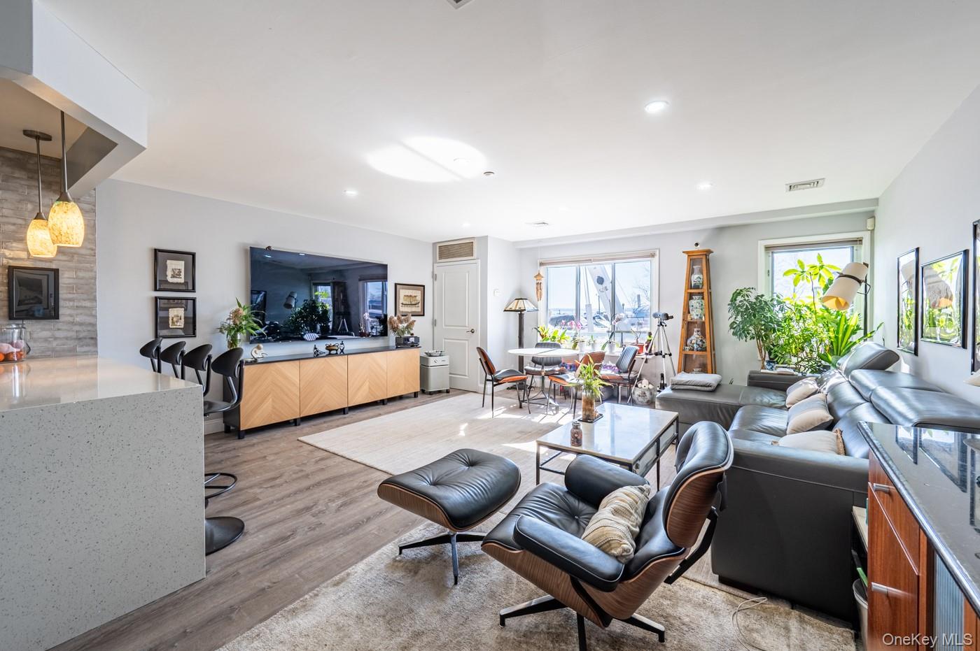 1490 Outlook Avenue, Unit 1G