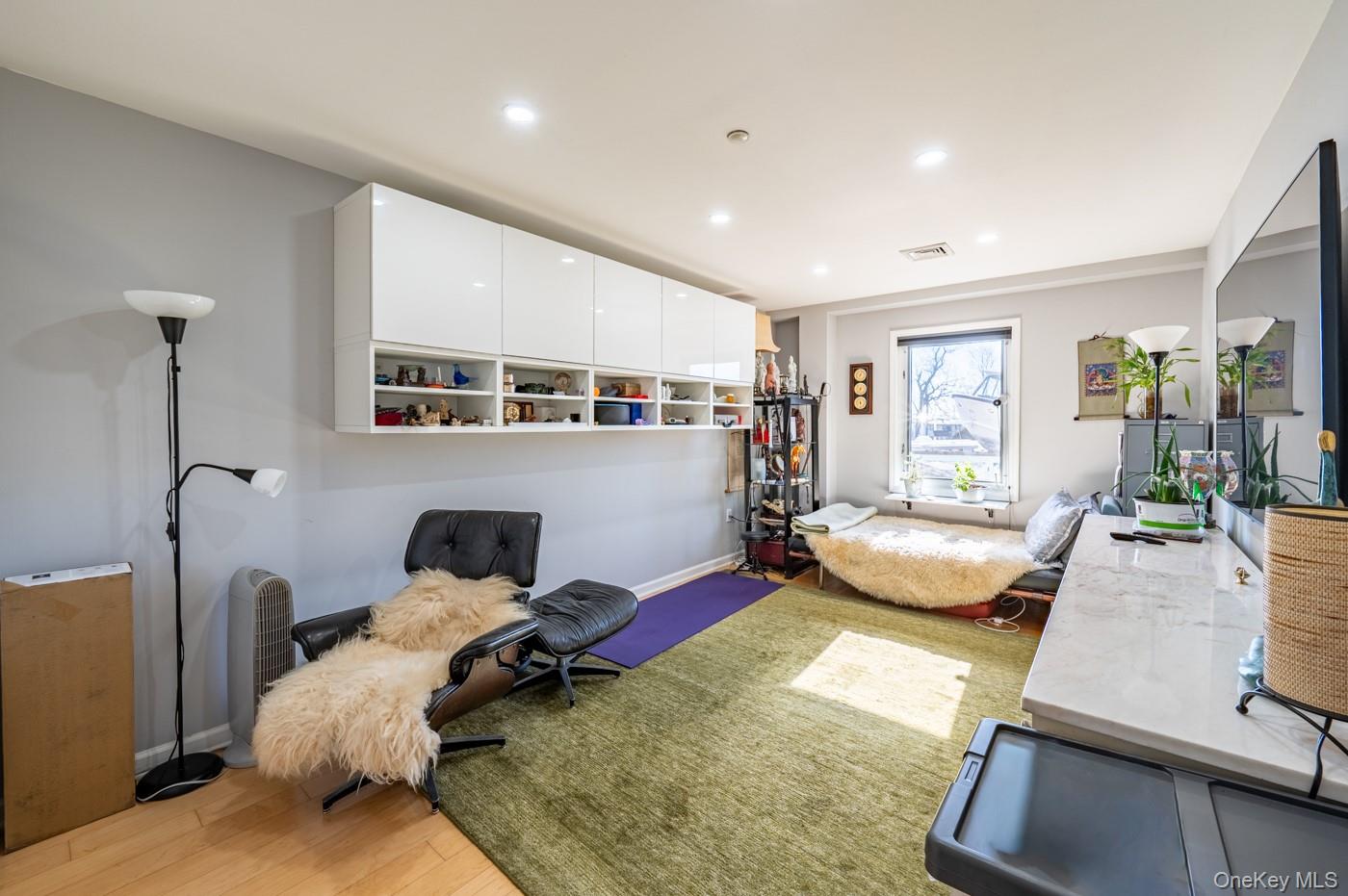 1490 Outlook Avenue, Unit 1G photo 15