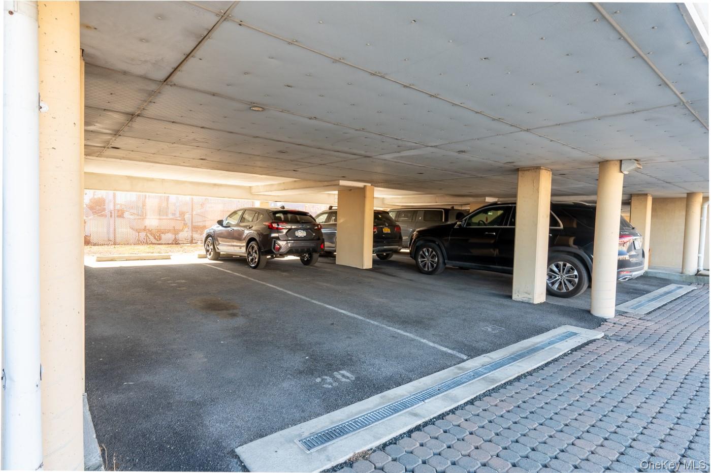 1490 Outlook Avenue, Unit 1G photo 18
