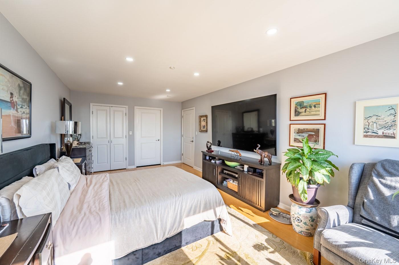 1490 Outlook Avenue, Unit 1G photo 11