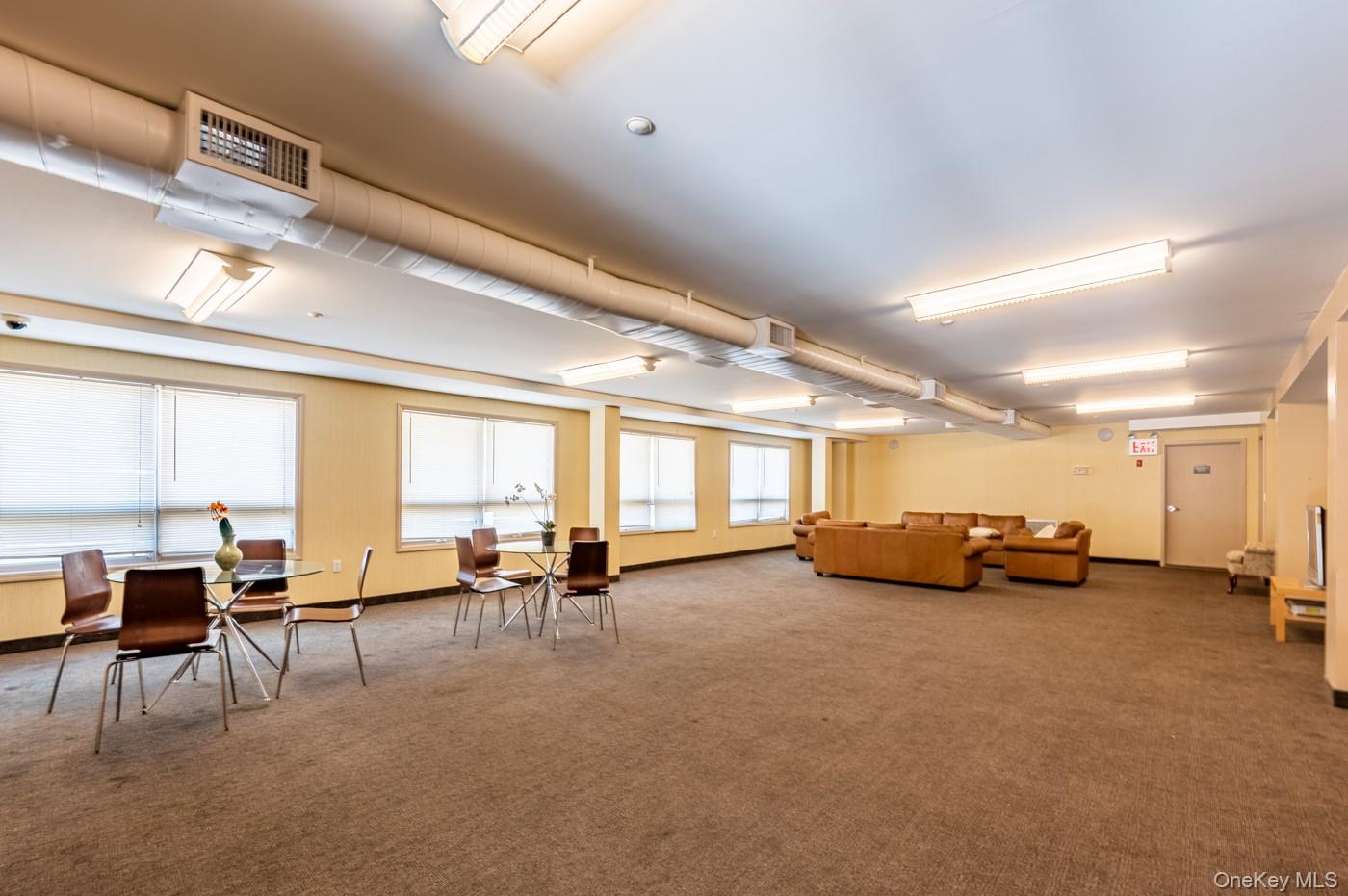 1490 Outlook Avenue, Unit 1G photo 24