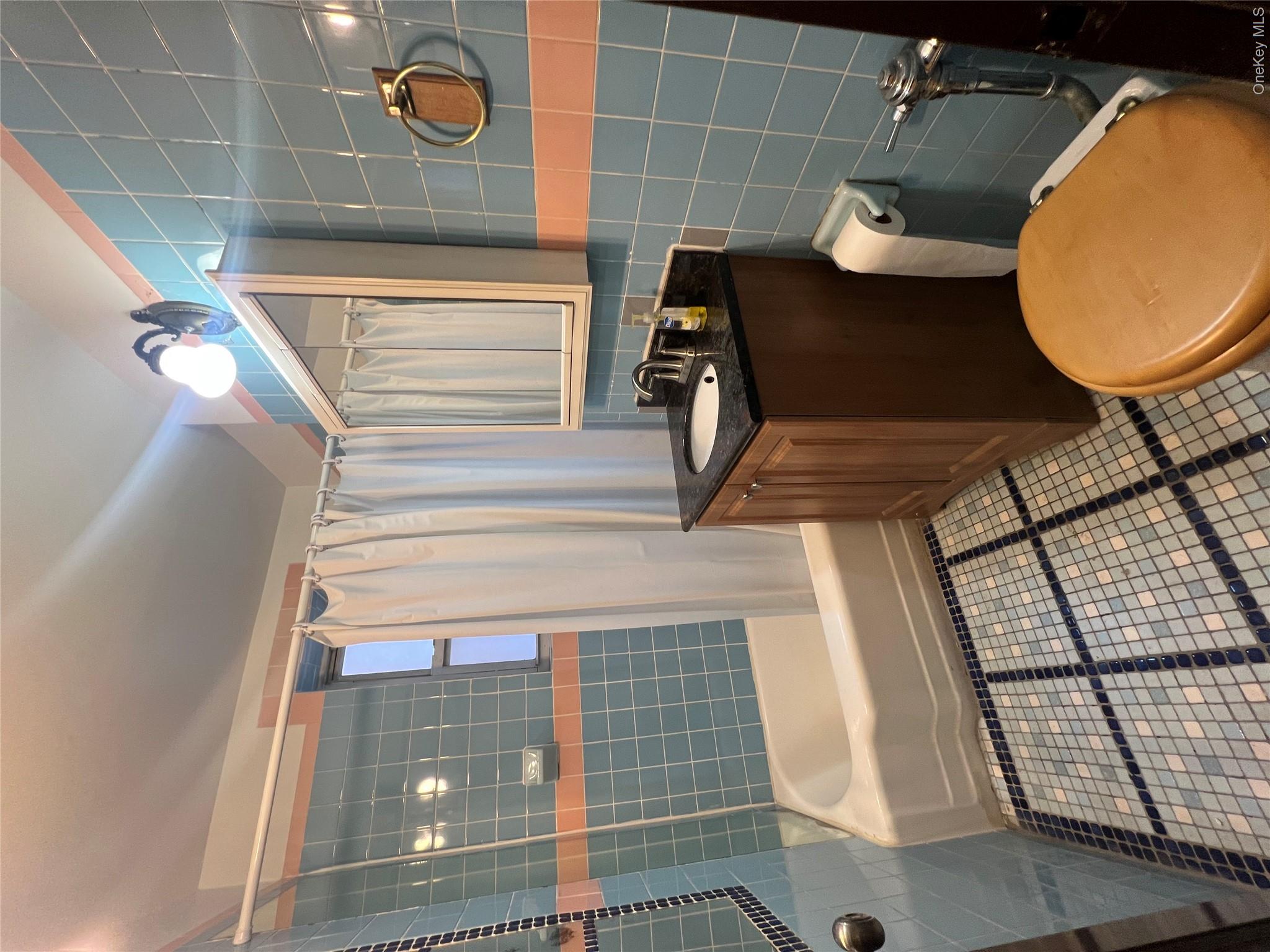 39-20 52nd Avenue, Unit 2G photo 2