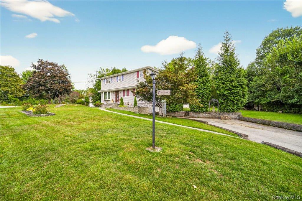 11 Merriewold Lane N – For Sale photo 2