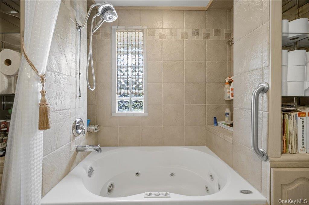 11 Merriewold Lane N – For Sale photo 22